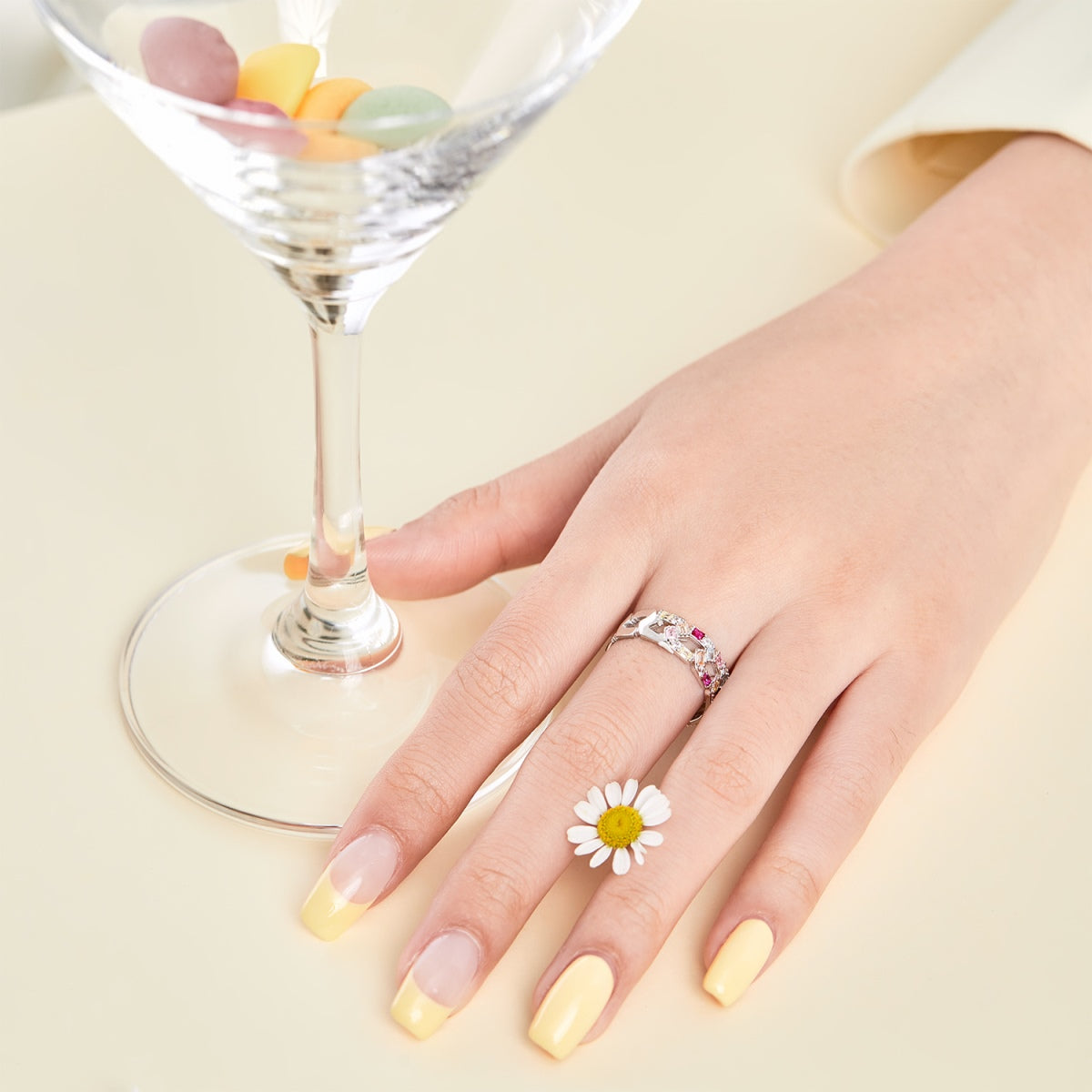 [Love Aura]Sparkling Vibrant Emerald Cut Daily Ring