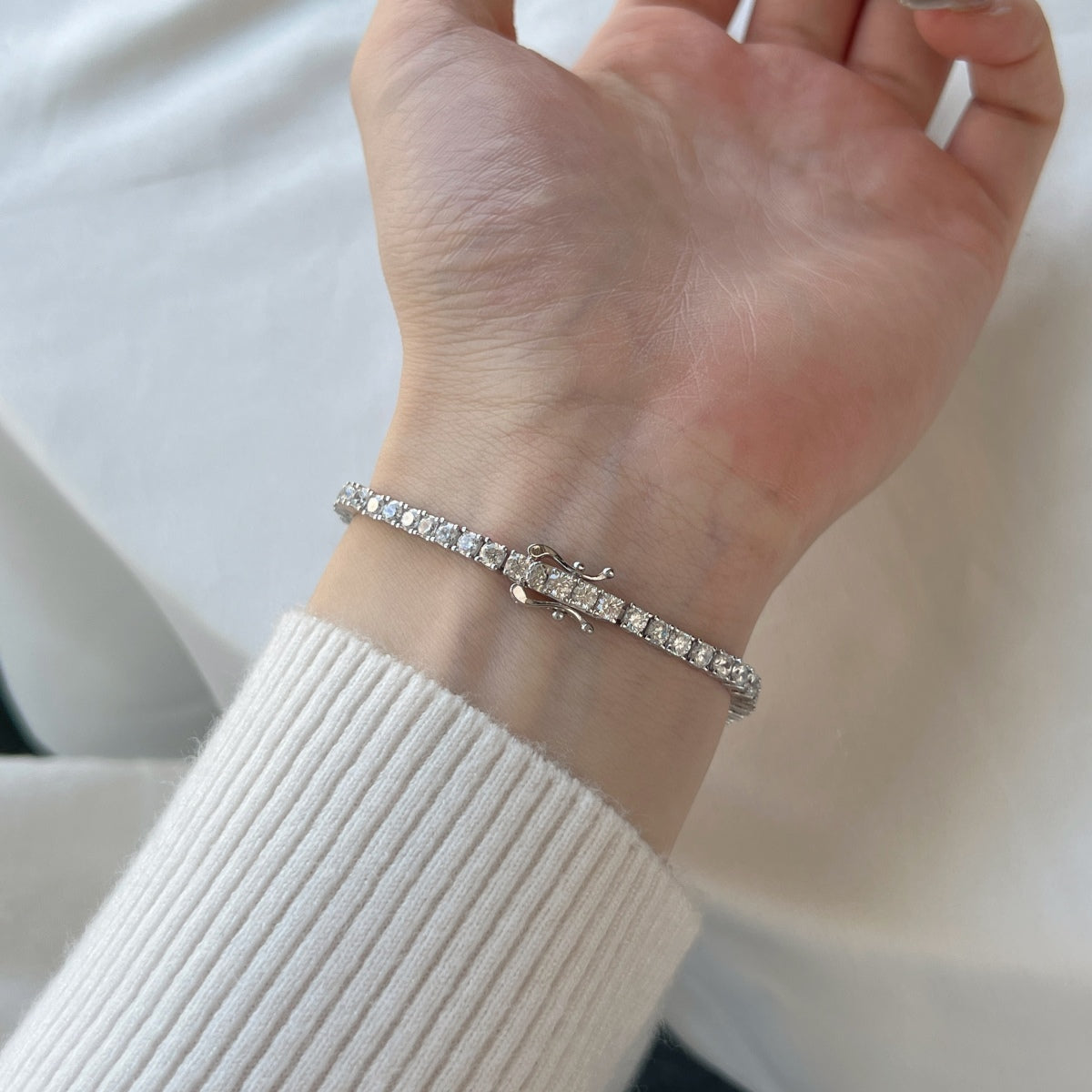 [Love Aura]Dainty Charming Round Cut Tennis Bracelet