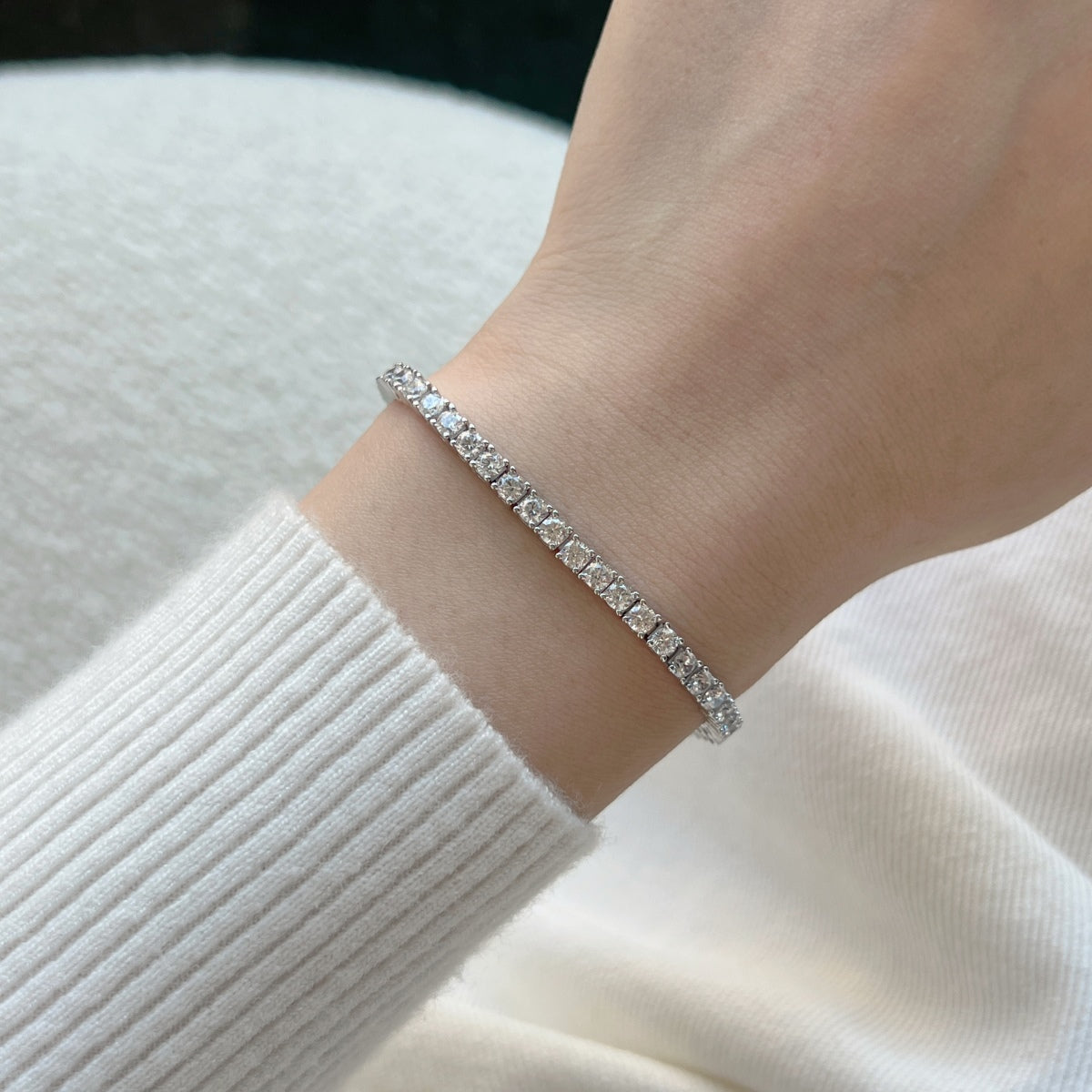 [Love Aura]Dainty Charming Round Cut Tennis Bracelet
