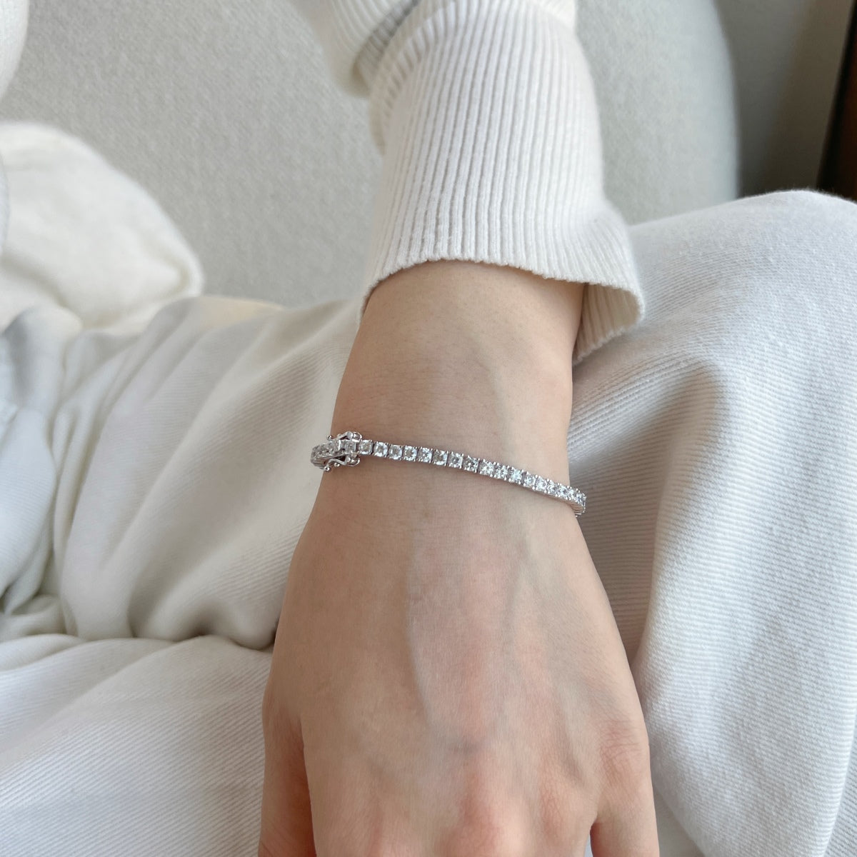 [Love Aura]Dainty Charming Round Cut Tennis Bracelet