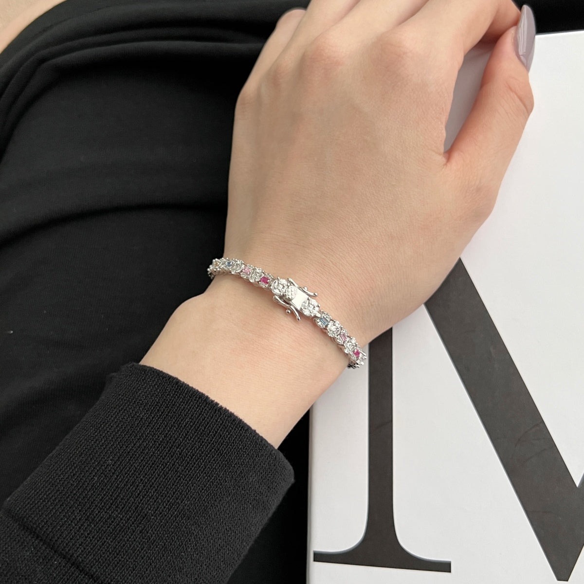 [Love Aura]Dazzling Radiant Multi Cut Daily Bracelet