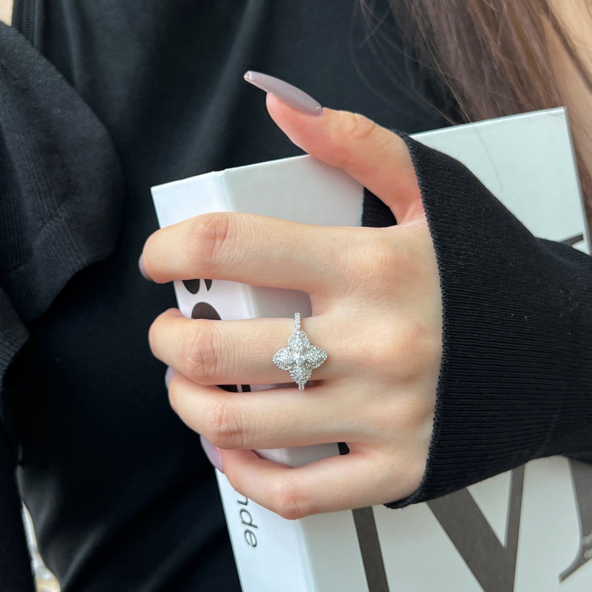 [Love Aura]Luxurious Colorful Flower Shape Banquet Ring