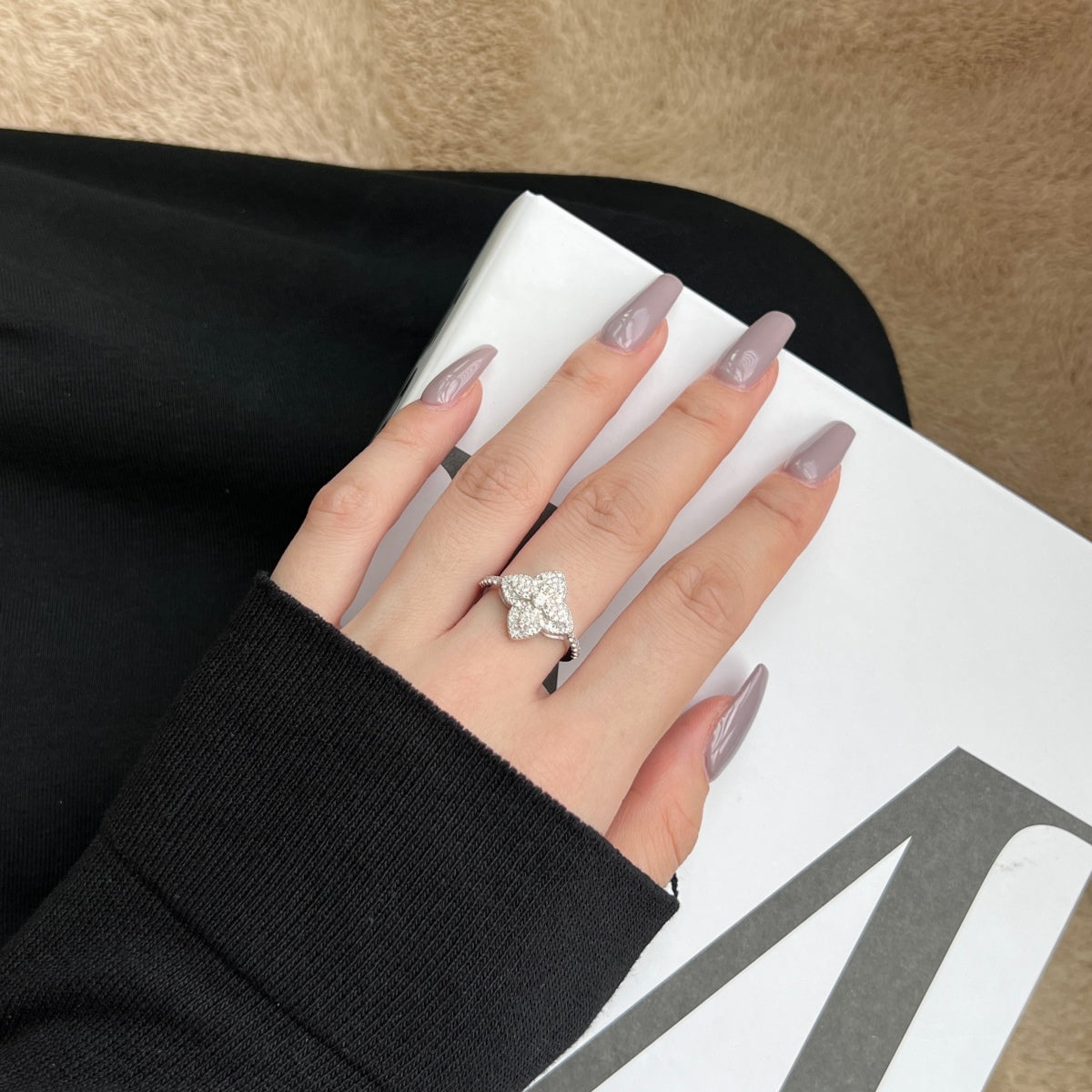 [Love Aura]Luxurious Colorful Flower Shape Banquet Ring