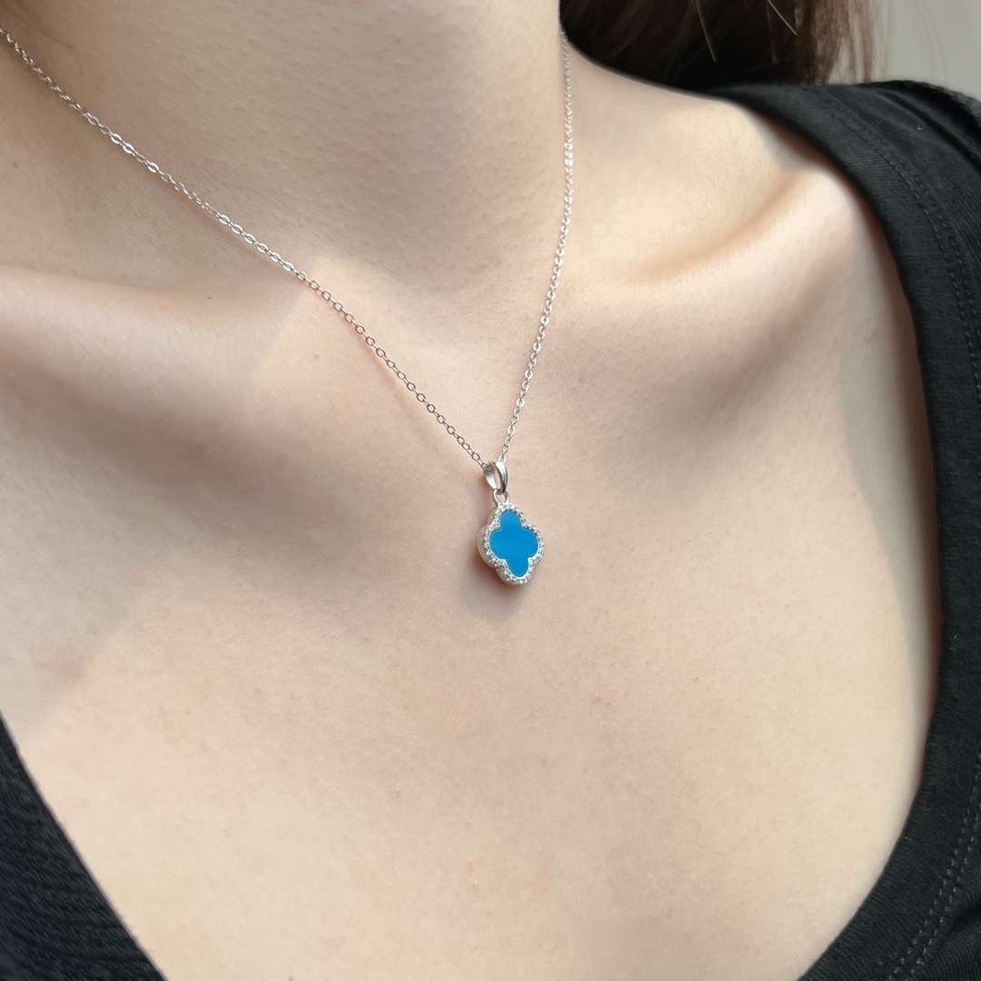 [Love Aura]Dainty Flower Shape Necklace