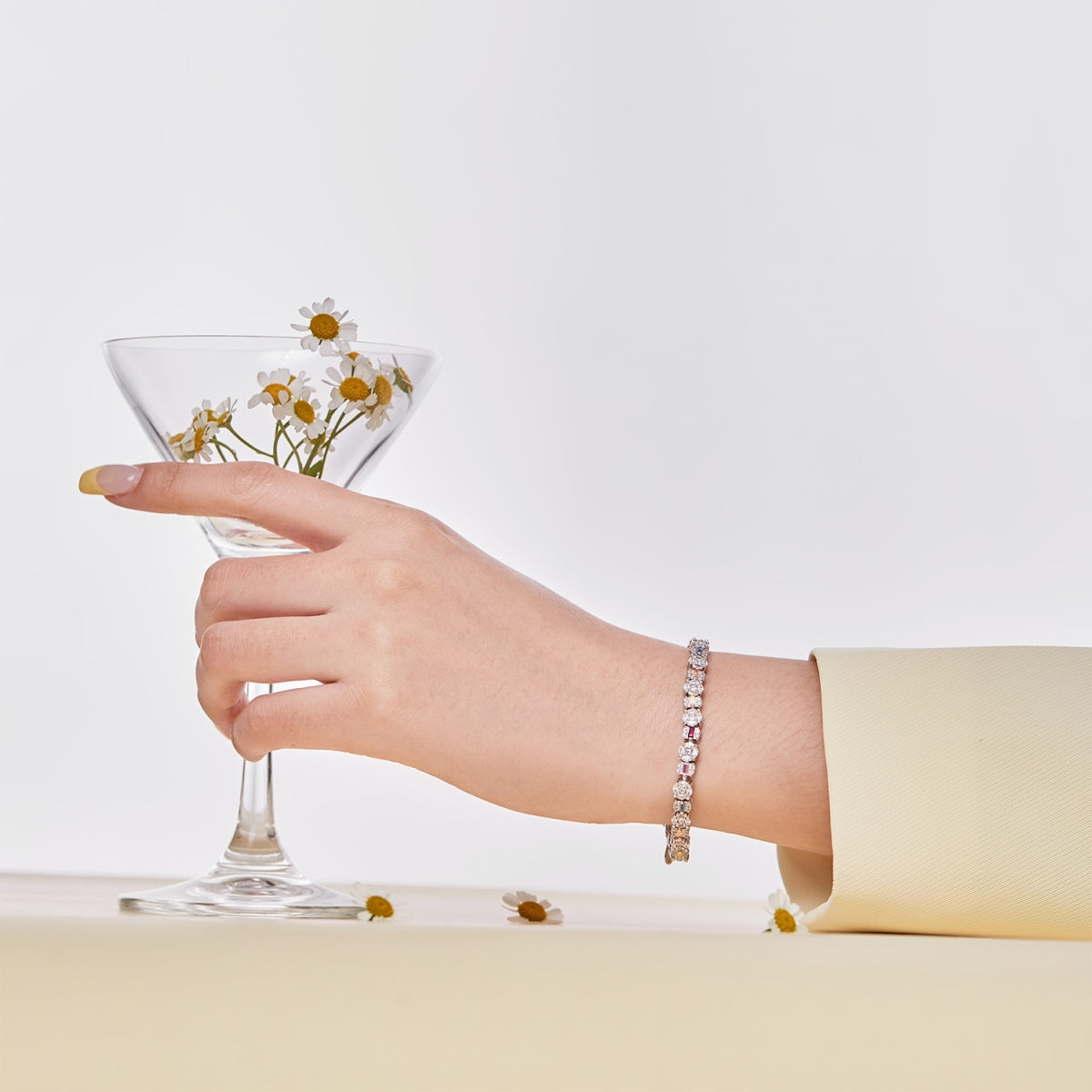 [Love Aura]Dazzling Radiant Multi Cut Daily Bracelet