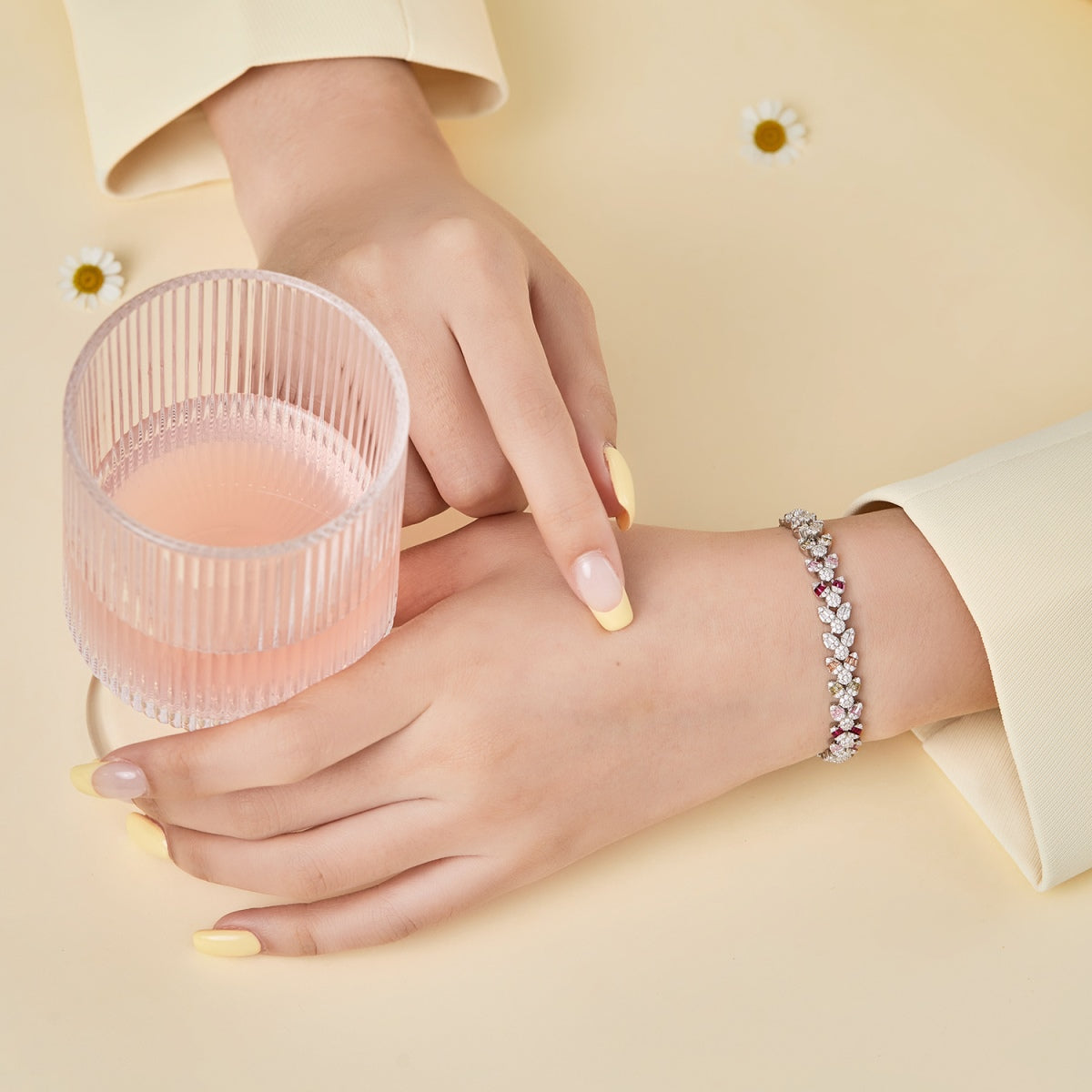 [Love Aura]Dainty Exquisite Flower Shape Daily Bracelet