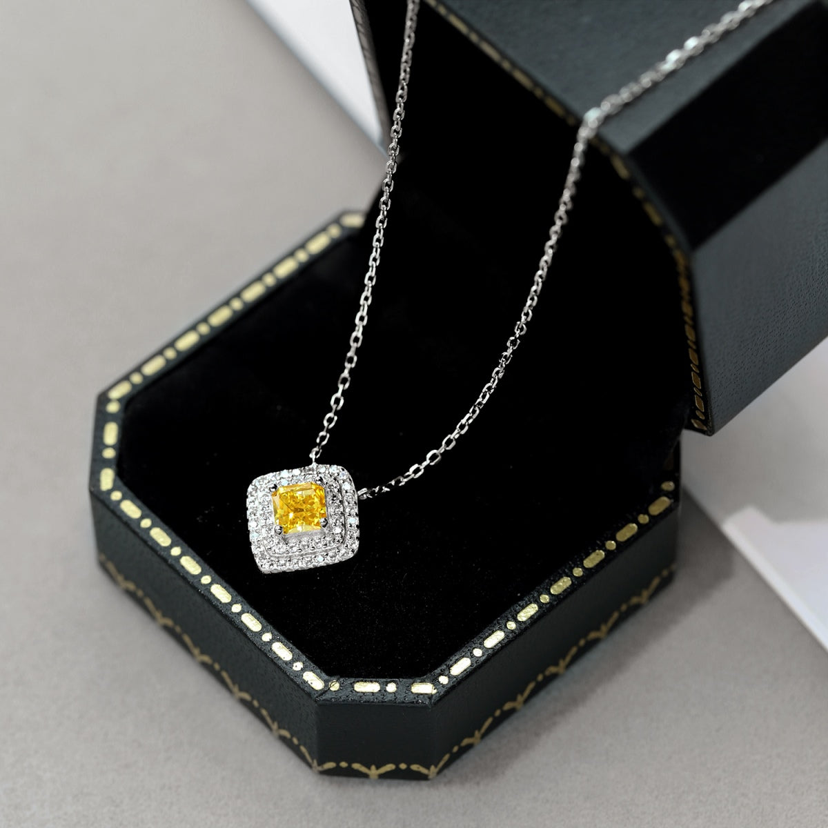 [Love Aura]Sparkling Asscher Cut Necklace