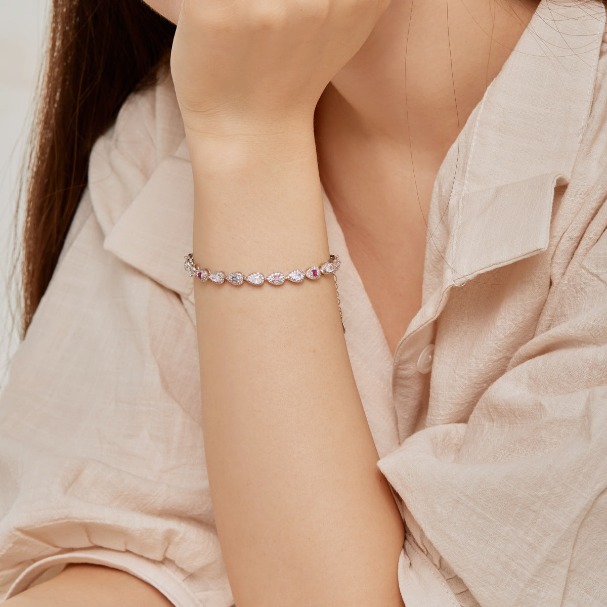 [Love Aura]0.25 Carat Radiant Water Drop Shape Daily Bracelet