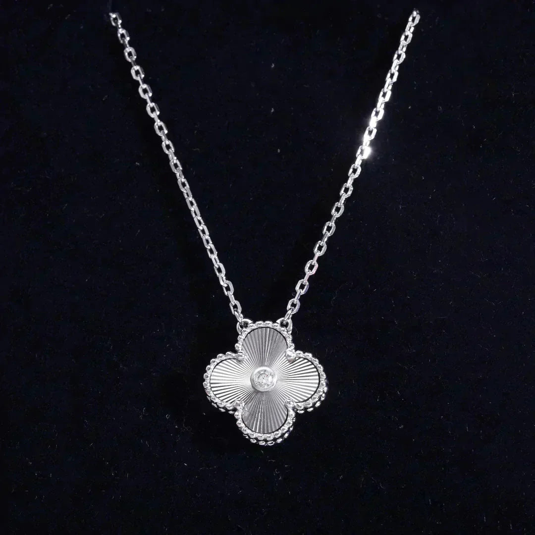 [Love Aura]CLOVER  15MM DIAMOND LASER NECKLACE SILVER