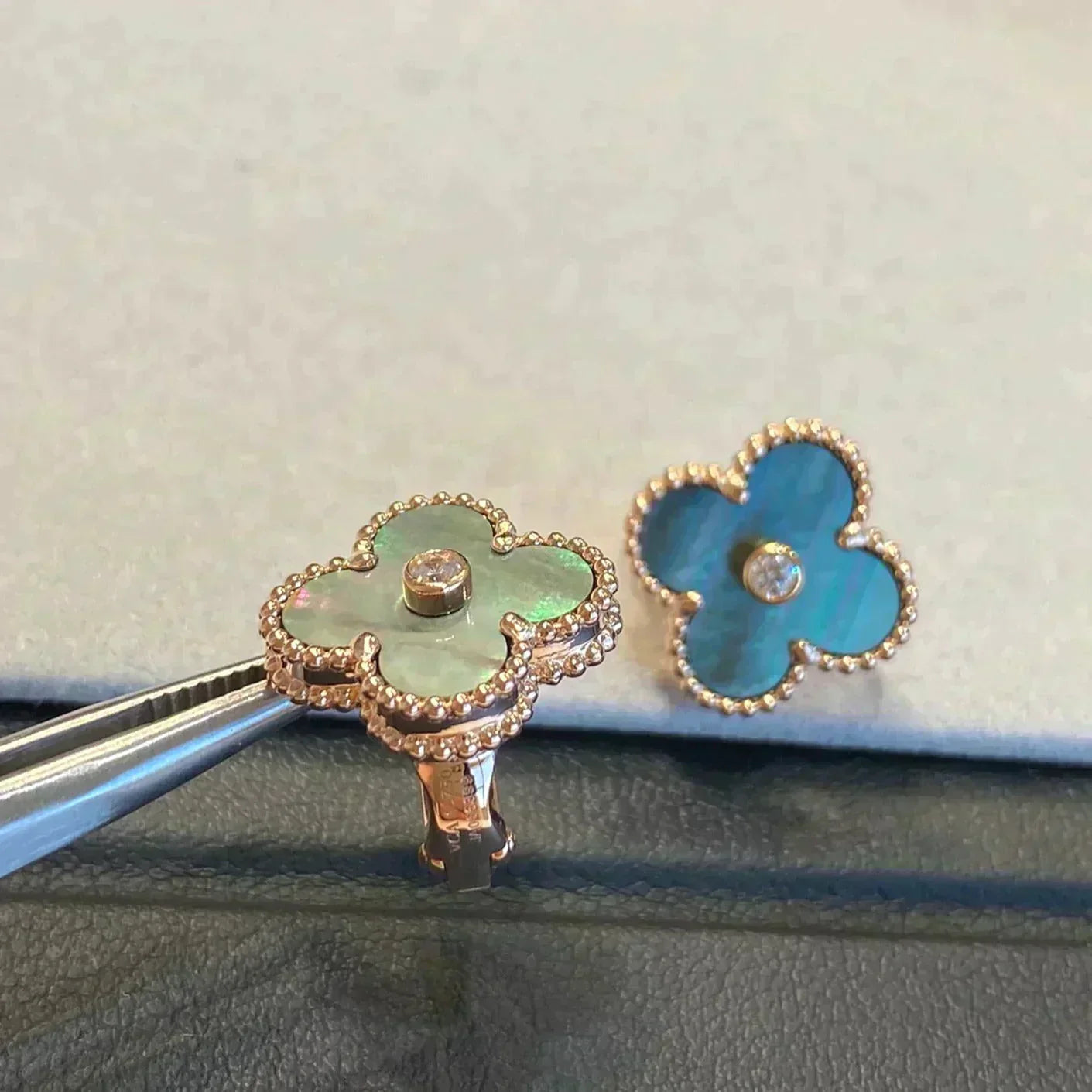 [Love Aura]CLOVER MEDIUM 1 MOTIFS GRAY MOP  DIAMOND EARRINGS