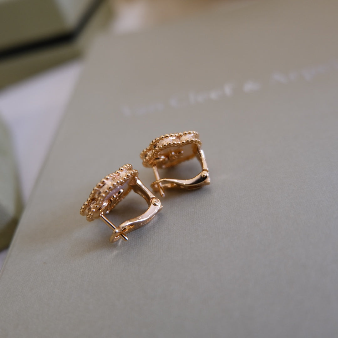 [Love Aura]LUCKY PINK GOLD WHITE MOP EARRINGS