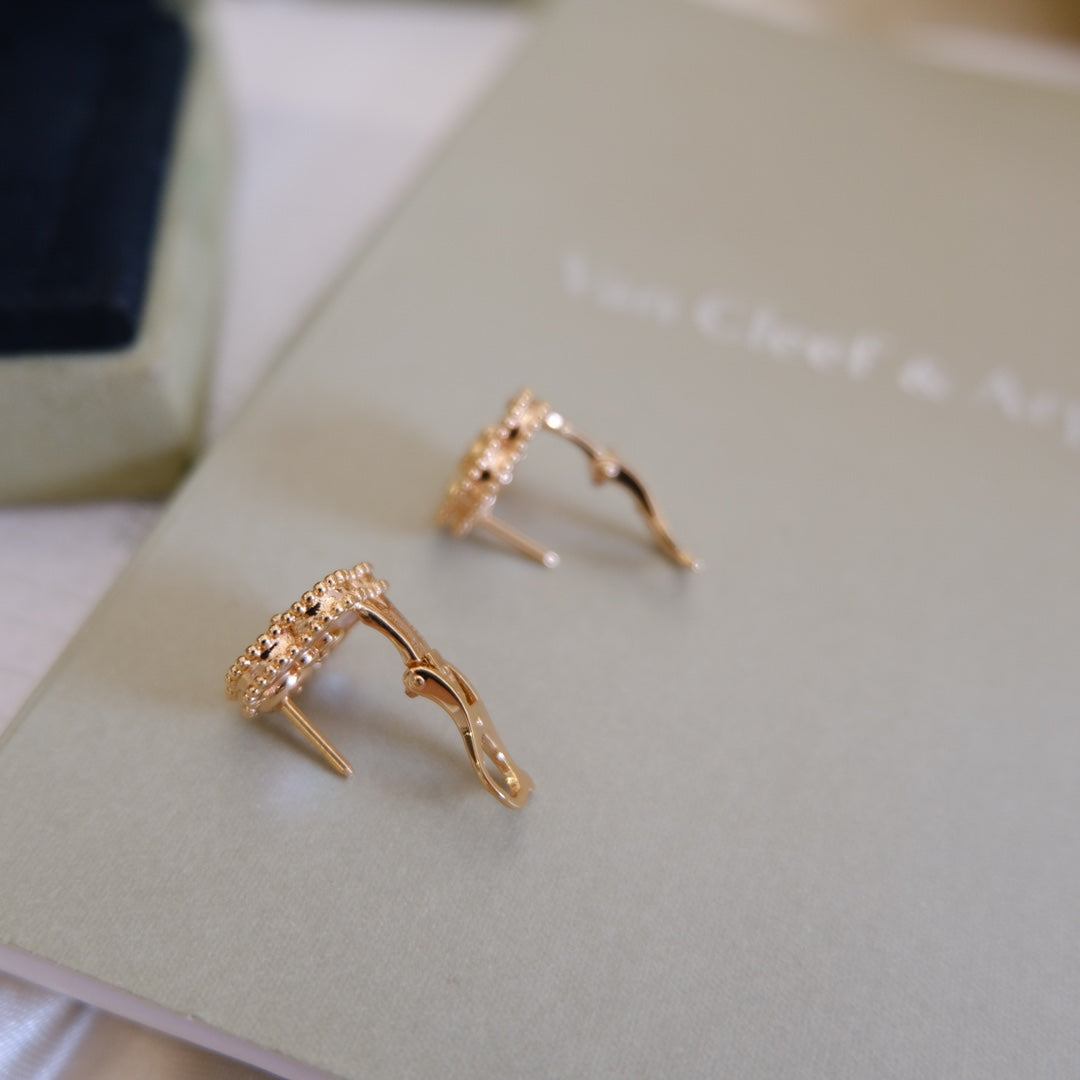 [Love Aura]LUCKY PINK GOLD WHITE MOP EARRINGS