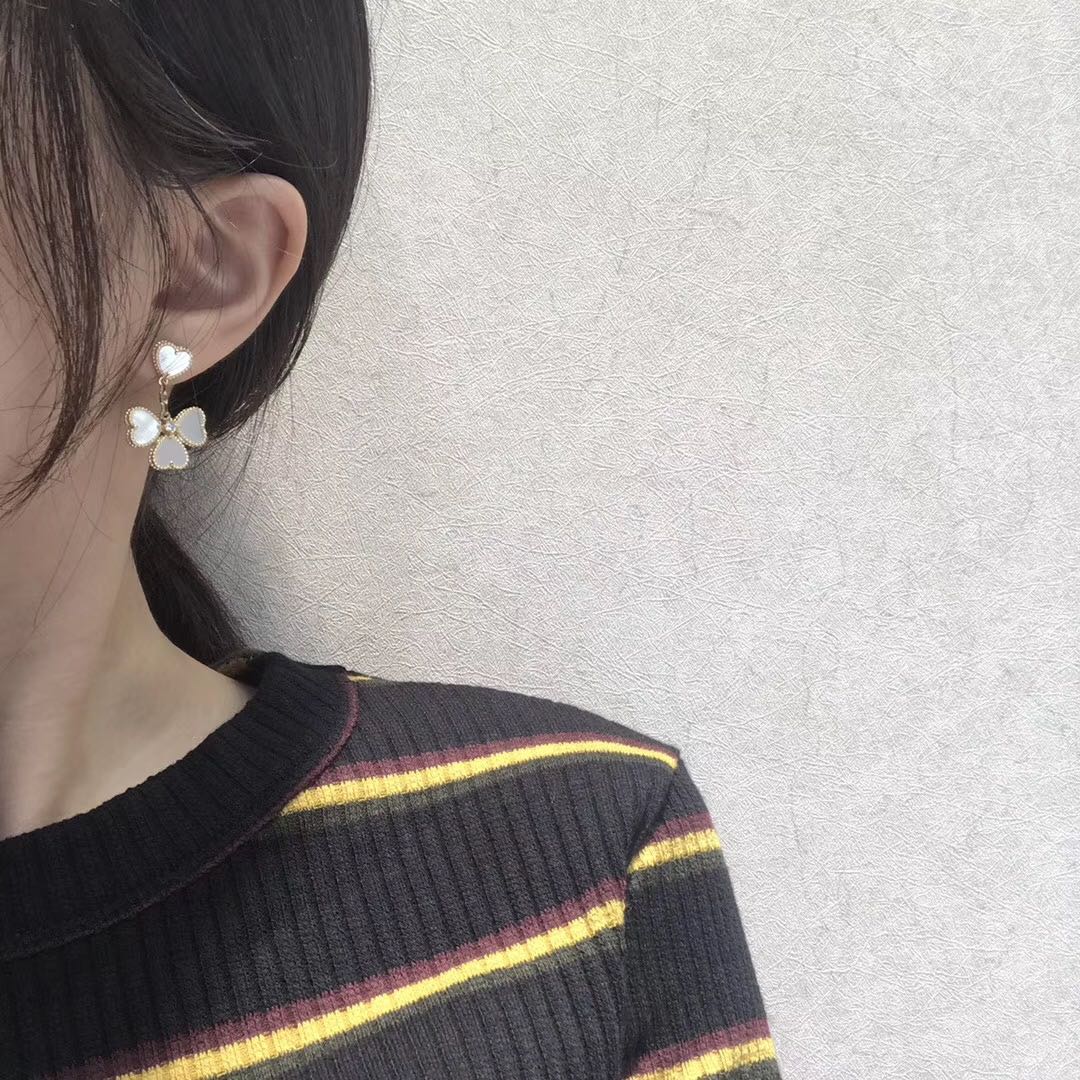[Love Aura]CLOVER SWEET WHITE MOP EARRINGS