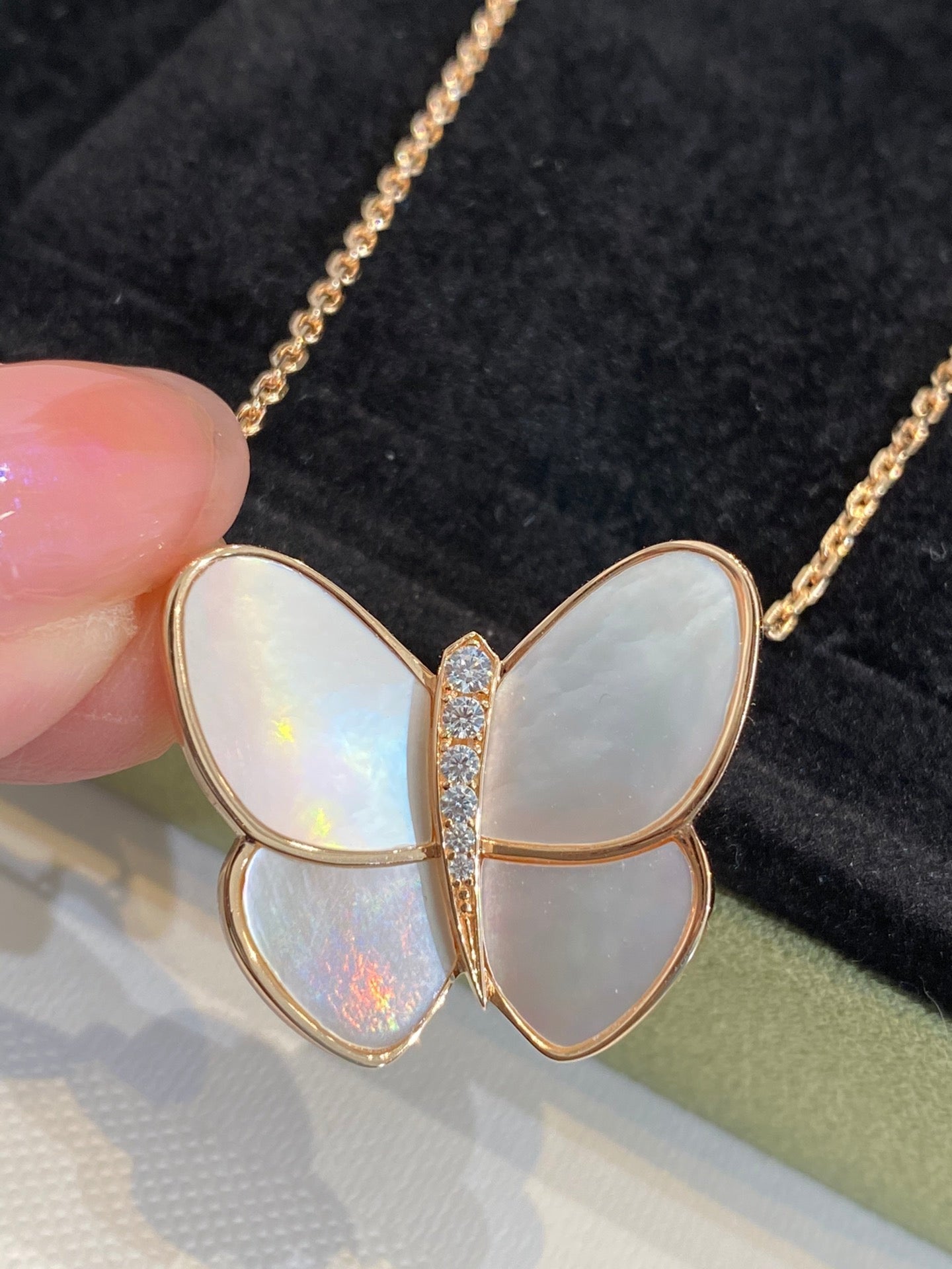 [Love Aura]BUTTERFLY GOLD MOP DIAMOND NECKLACE