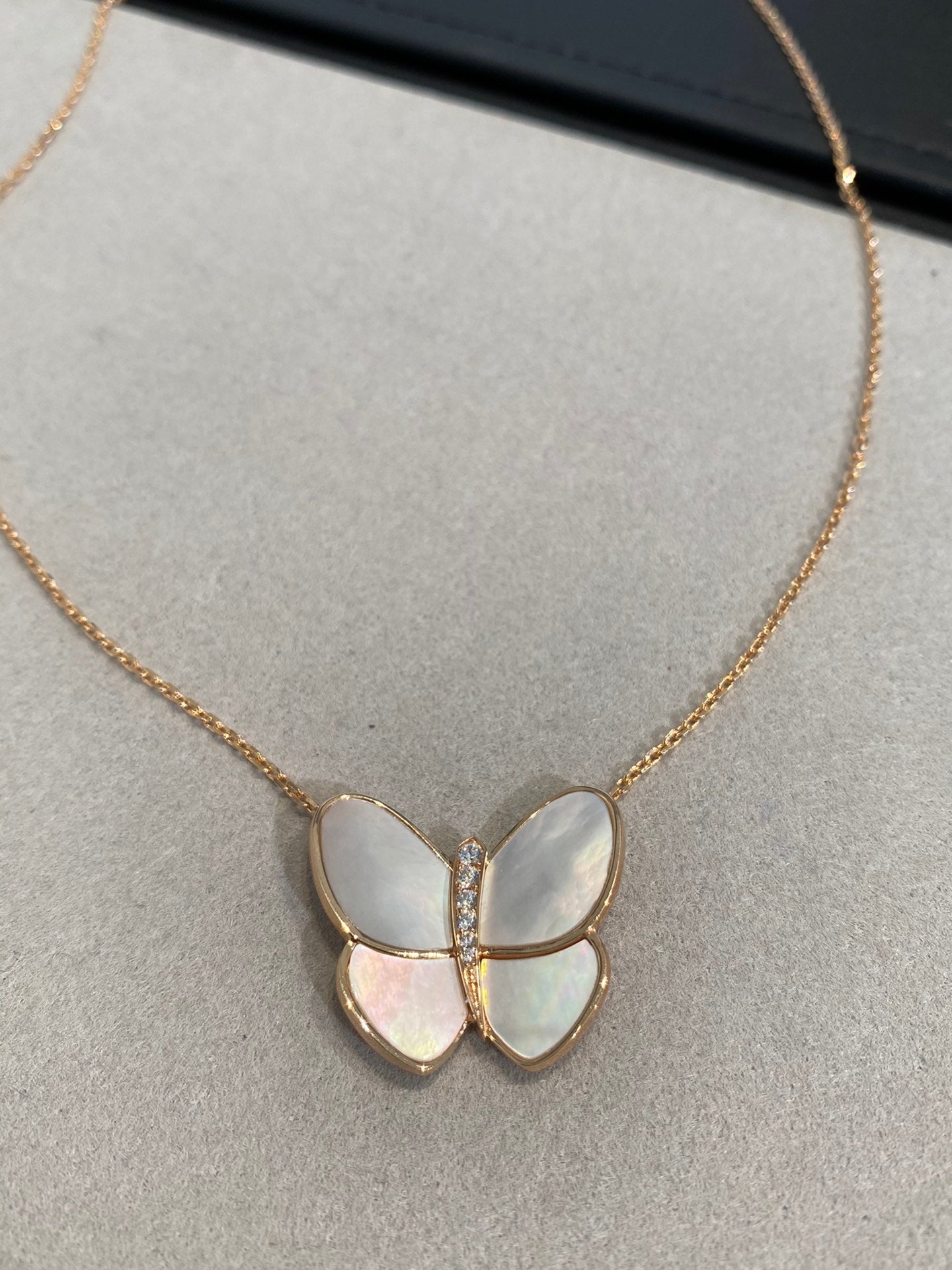 [Love Aura]BUTTERFLY GOLD MOP DIAMOND NECKLACE