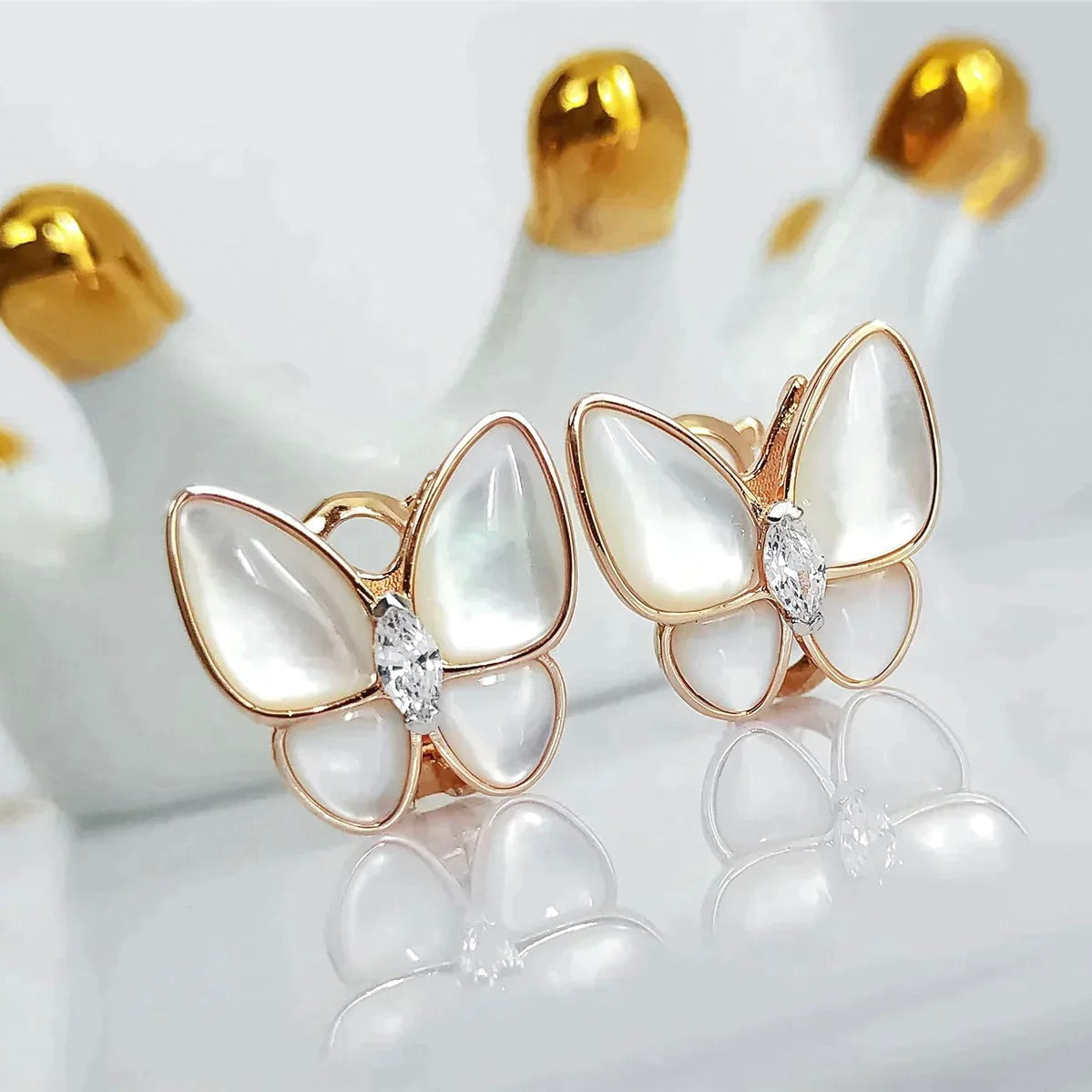 [Love Aura]BUTTERFLY MOP DIAMOND EARRINGS