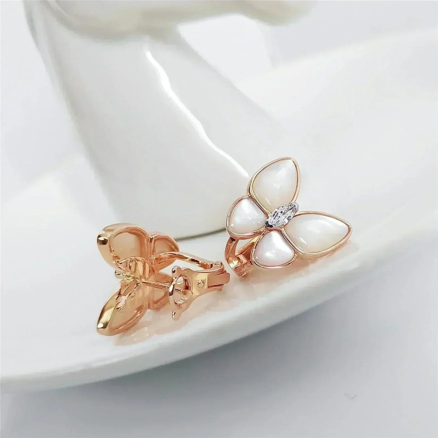 [Love Aura]BUTTERFLY MOP DIAMOND EARRINGS