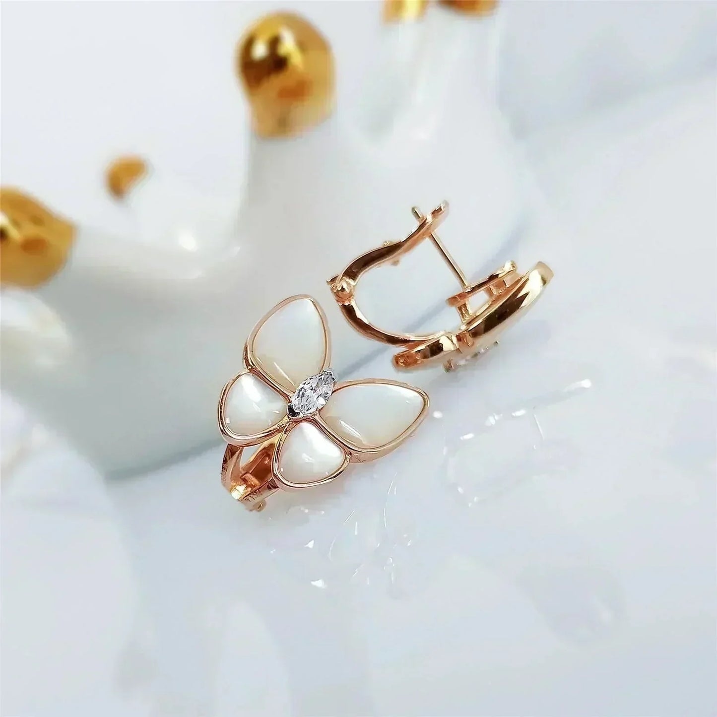 [Love Aura]BUTTERFLY MOP DIAMOND EARRINGS