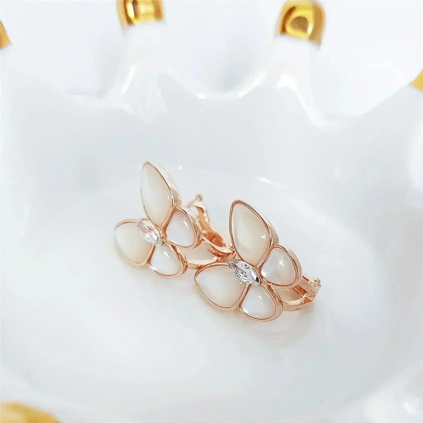 [Love Aura]BUTTERFLY MOP DIAMOND EARRINGS