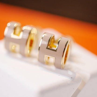 [Love Aura]MINI POP H GOLD EARRINGS GREY