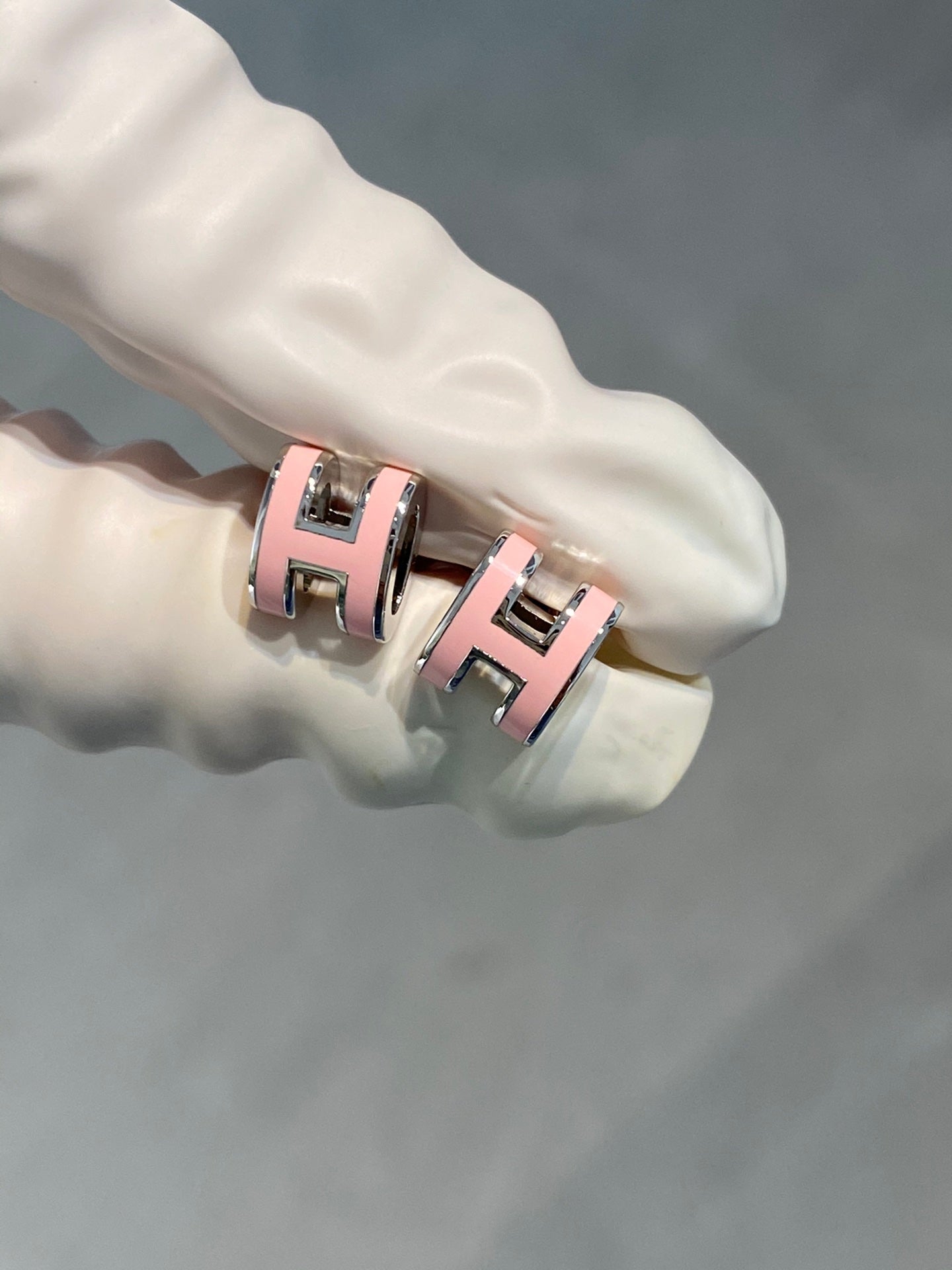 [Love Aura]MINI POP H SILVER EARRINGS PINK