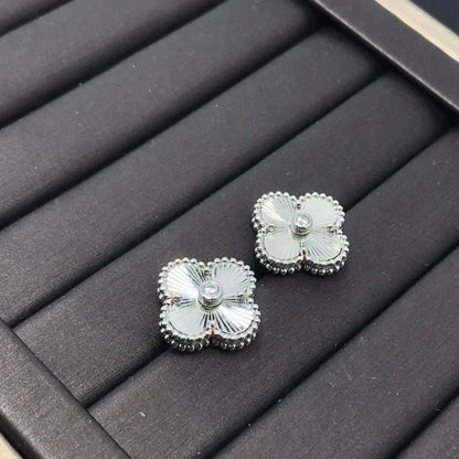 [Love Aura]CLOVER MINI 9.5MM LASER EARRINGS