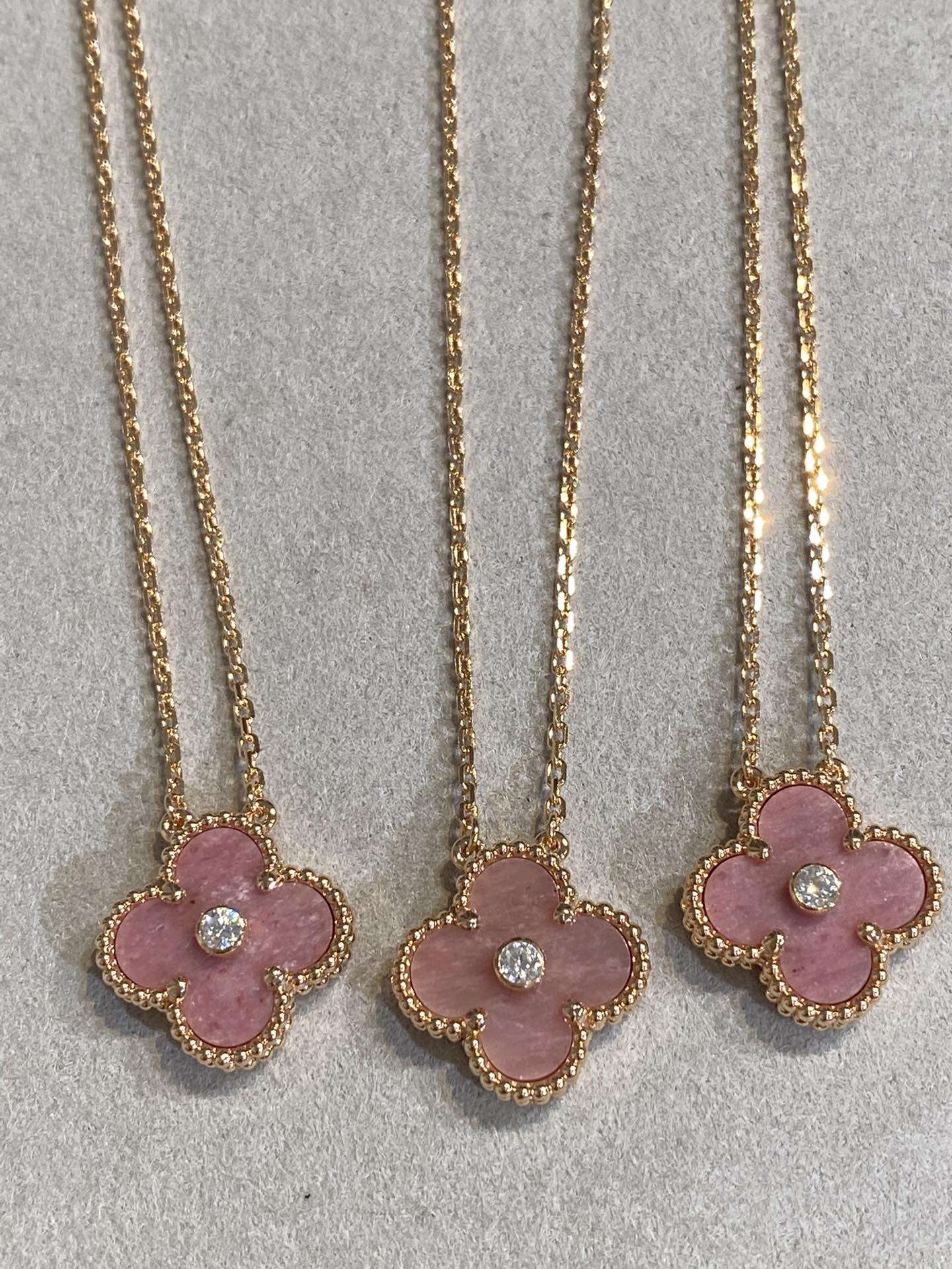 [Love Aura]CLOVER 15MM DIAMOND RHODONITE NECKLACE