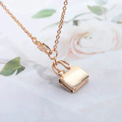 [Love Aura]AMULETTE PEDANT ROSE GOLD NECKLACE