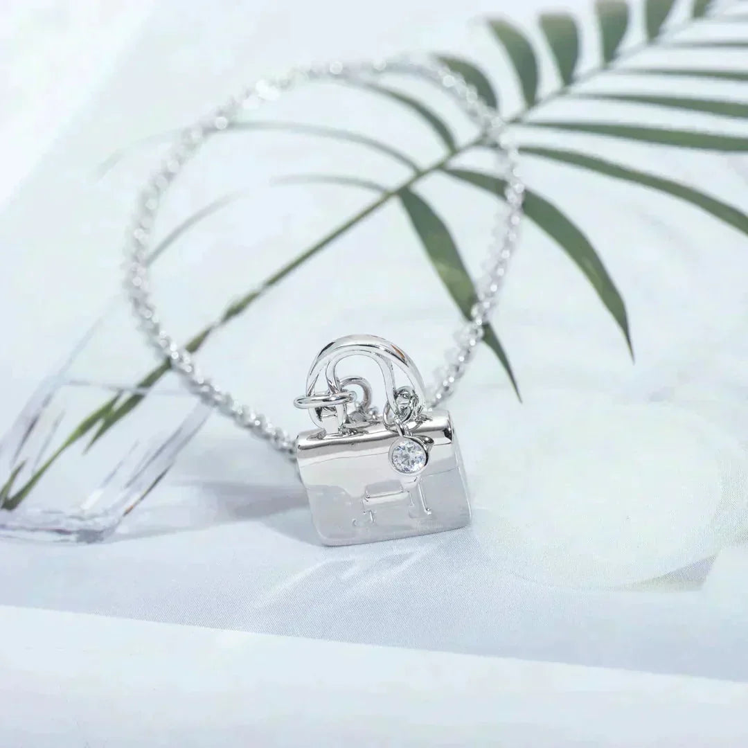 [Love Aura]AMULETTE PEDANT SILVER NECKLACE