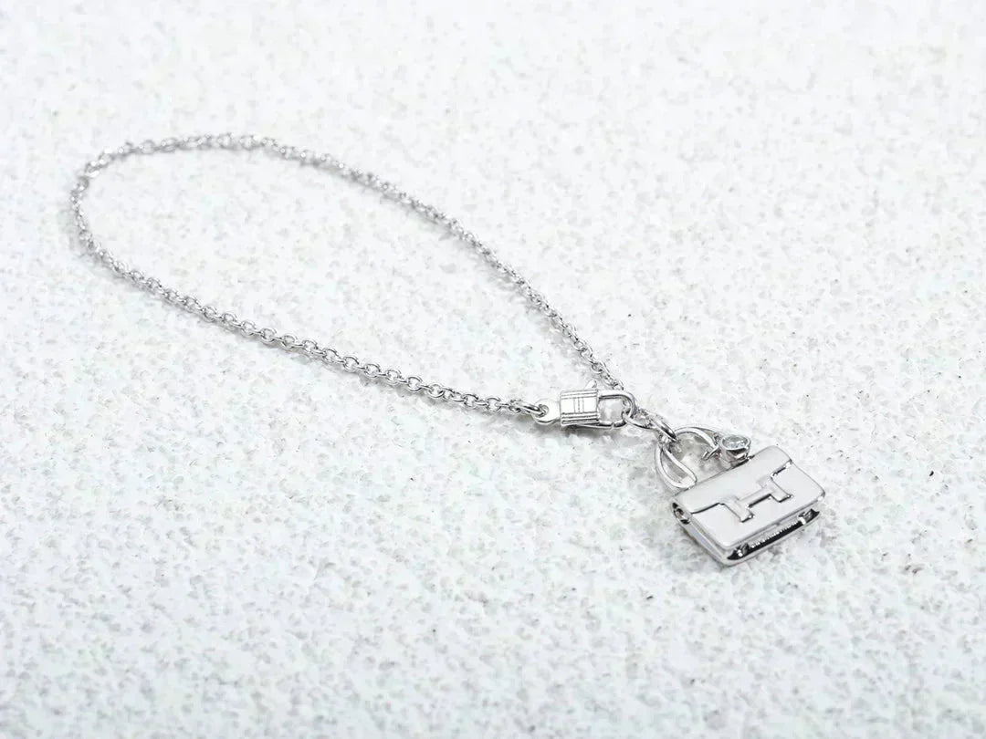 [Love Aura]AMULETTE PEDANT SILVER NECKLACE