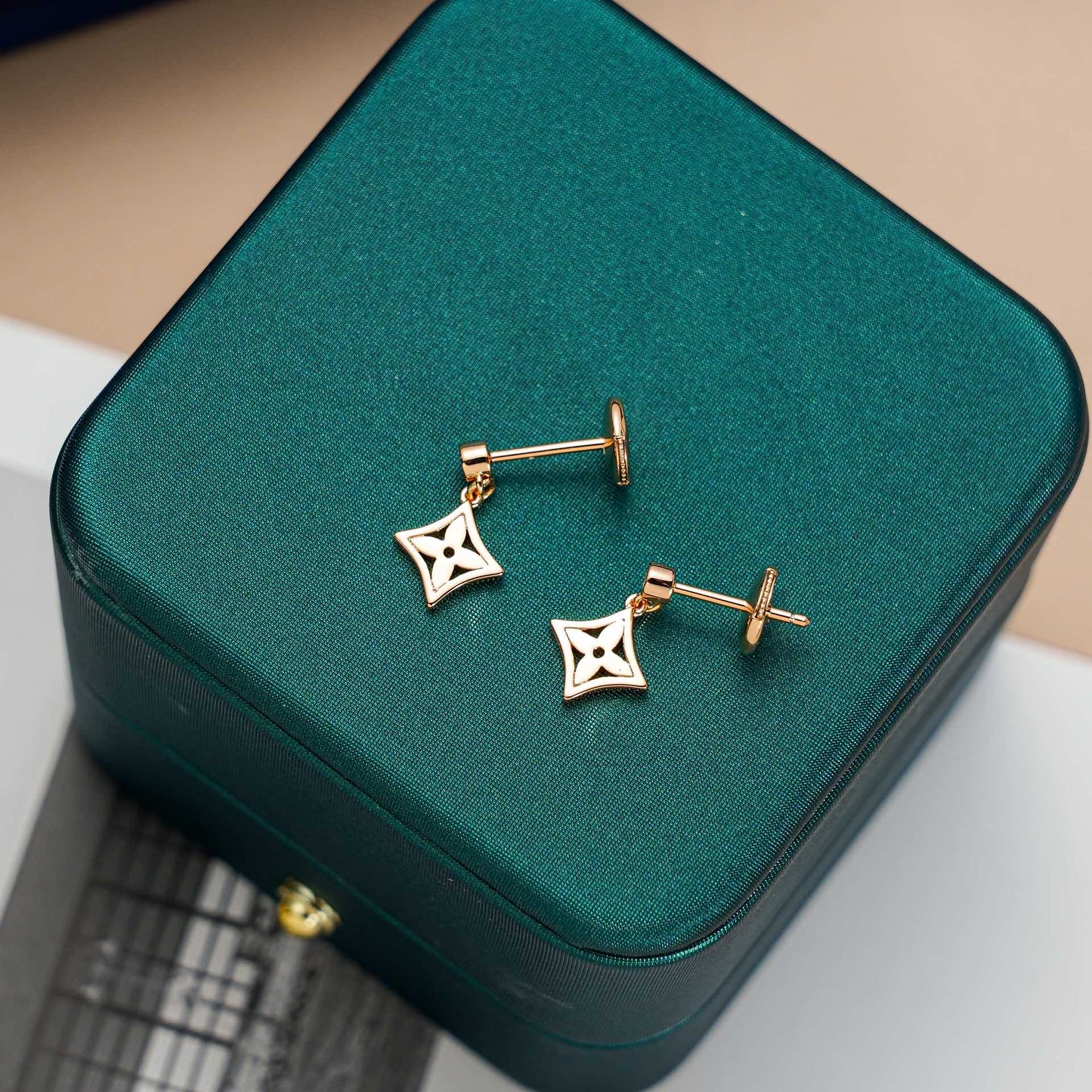 [Love Aura]STAR EARRINGS GOLD