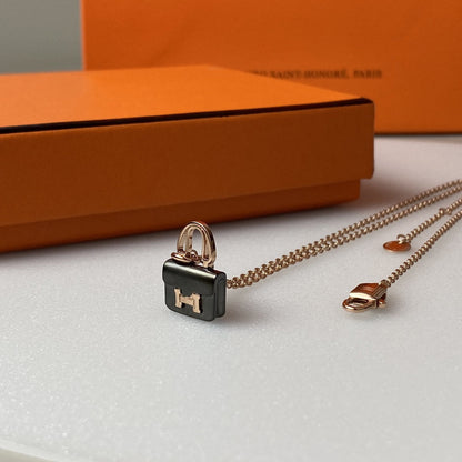[Love Aura]CONSTANCE BLACK PEDANT PINK GOLD NECKLACE