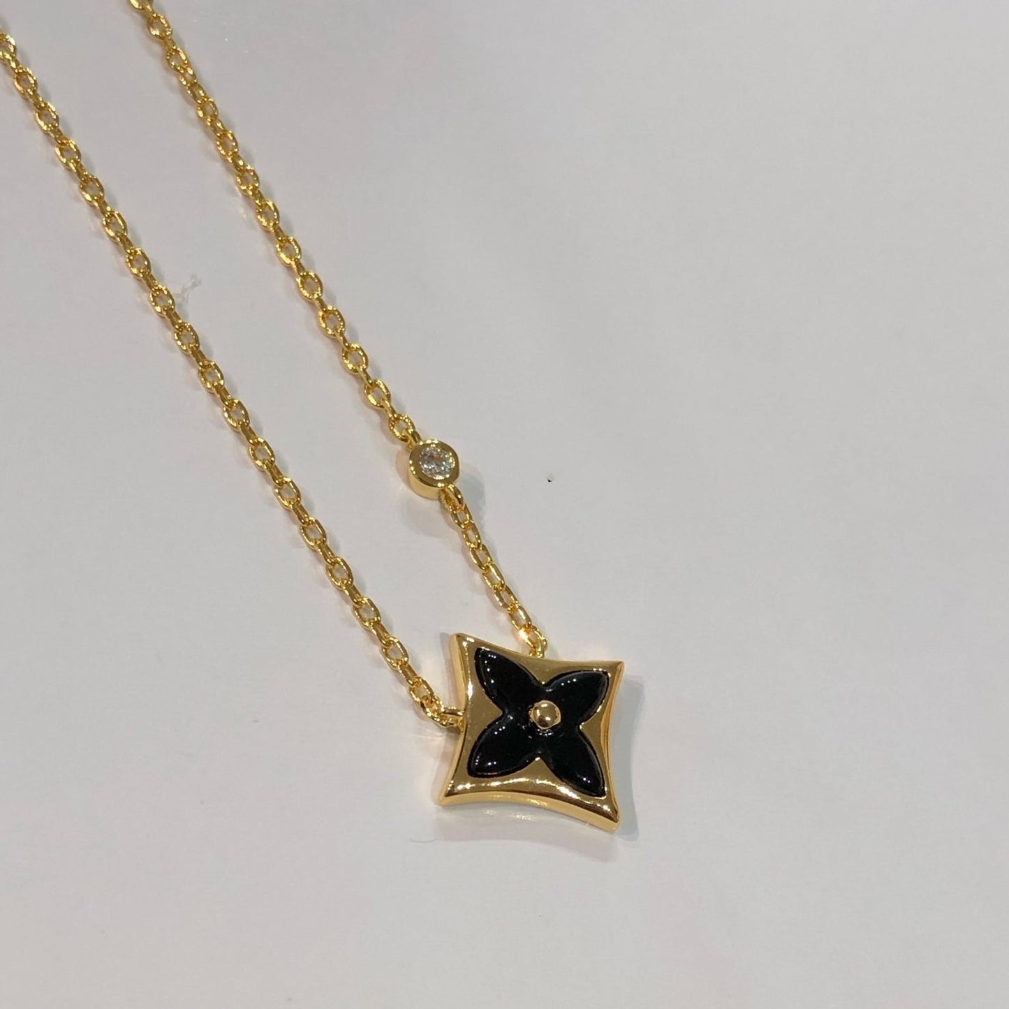 [Love Aura]STAR BLACK MOP NECKLACE
