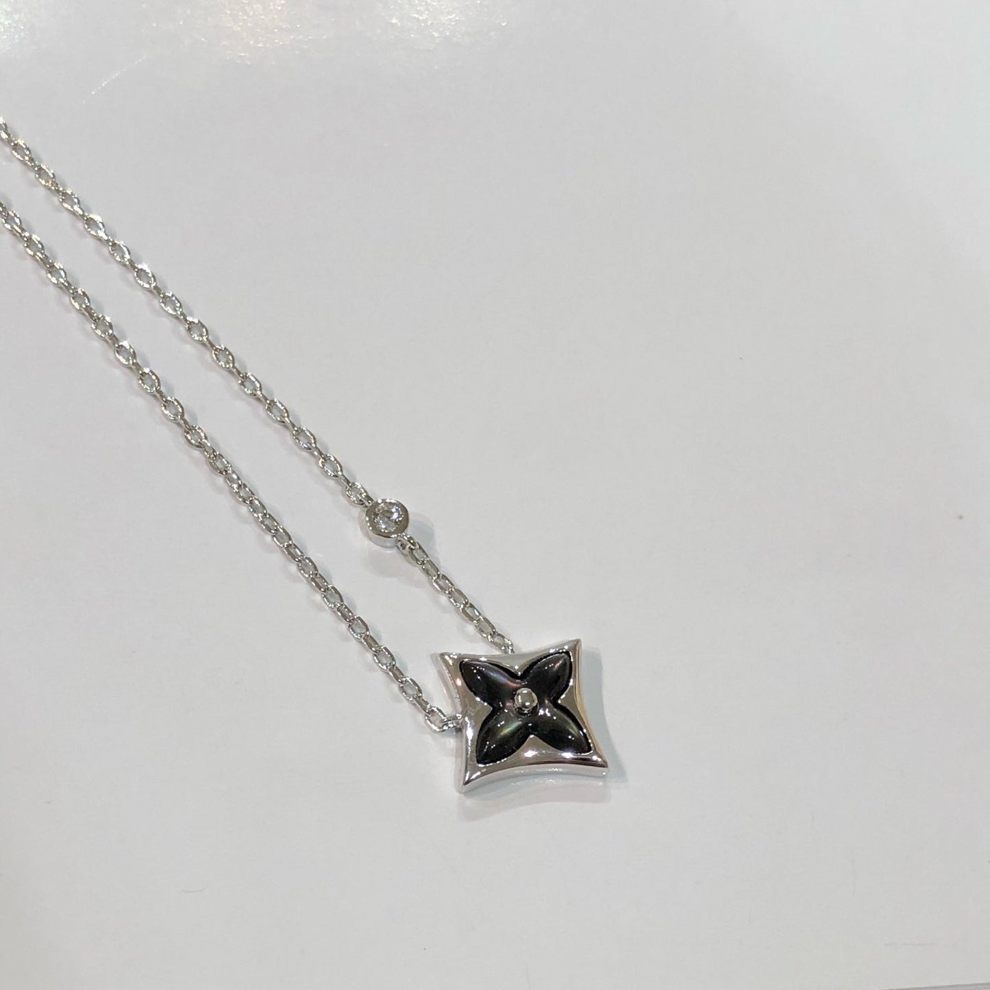 [Love Aura]STAR BLACK MOP NECKLACE
