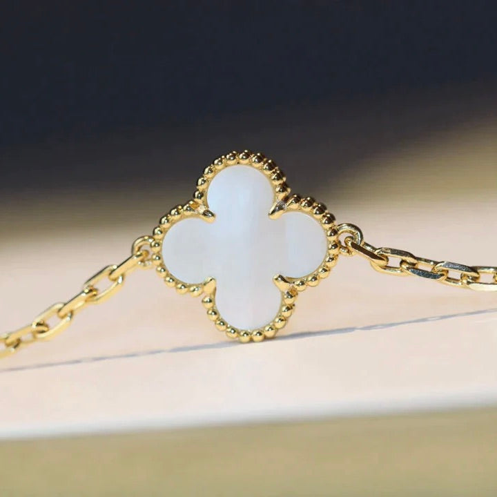[Love Aura]CLOVER 20 MOTIFS WHITE MOP NECKLACE