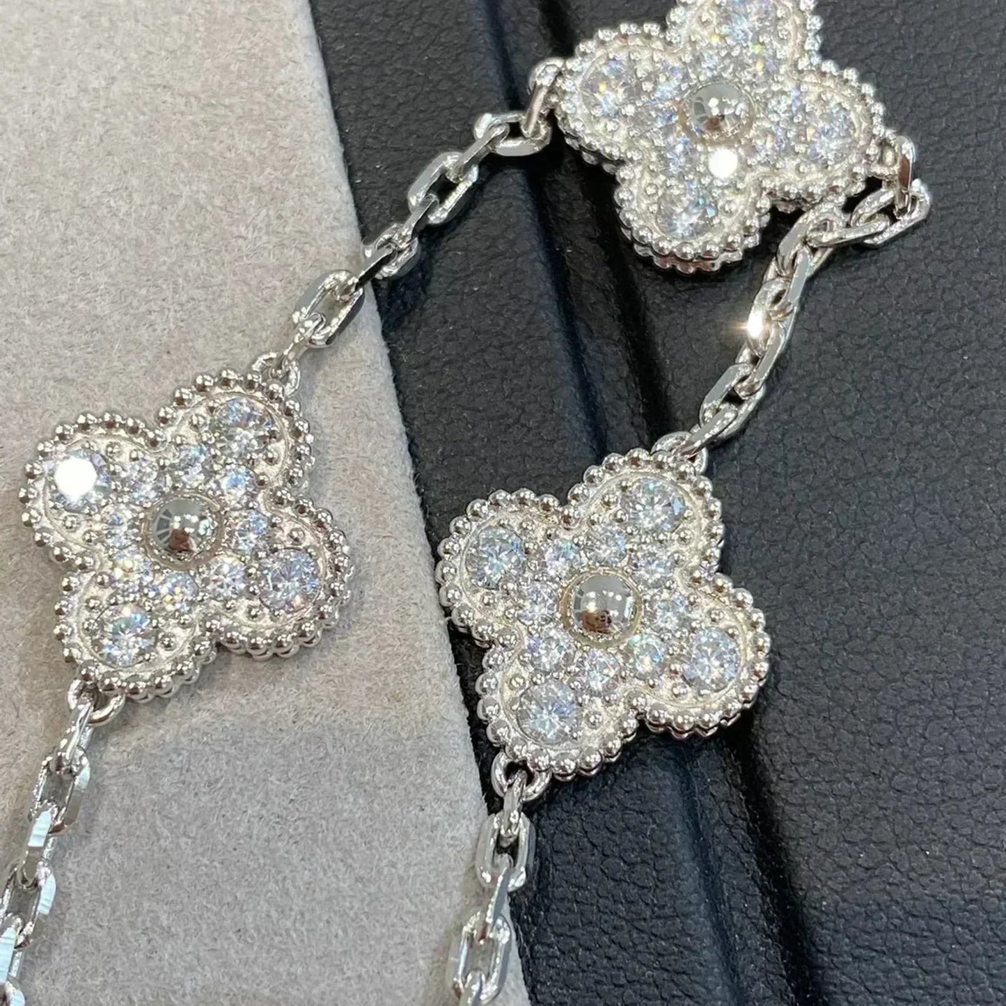 [Love Aura] CLOVER 5 MOTIF FULL DIAMOND BRACELET COLLECTION