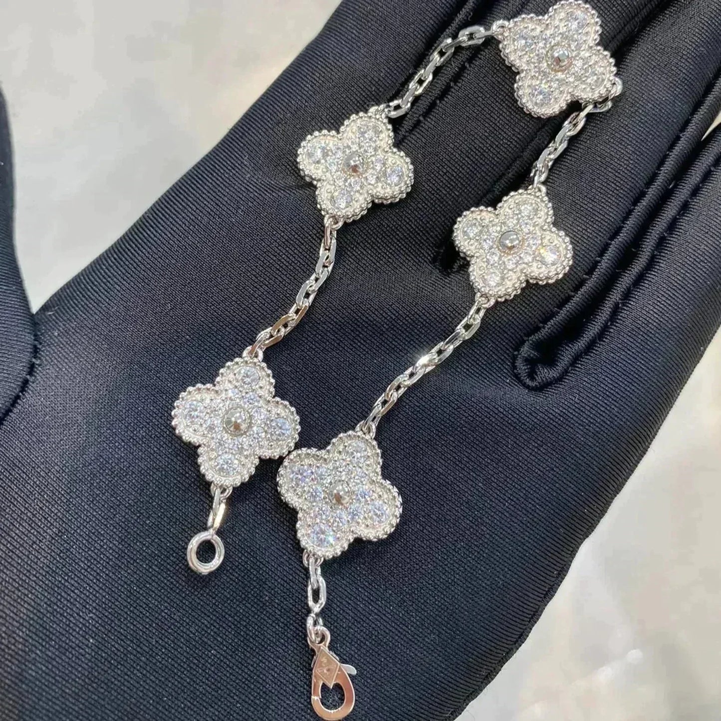 [Love Aura] CLOVER 5 MOTIF FULL DIAMOND BRACELET COLLECTION