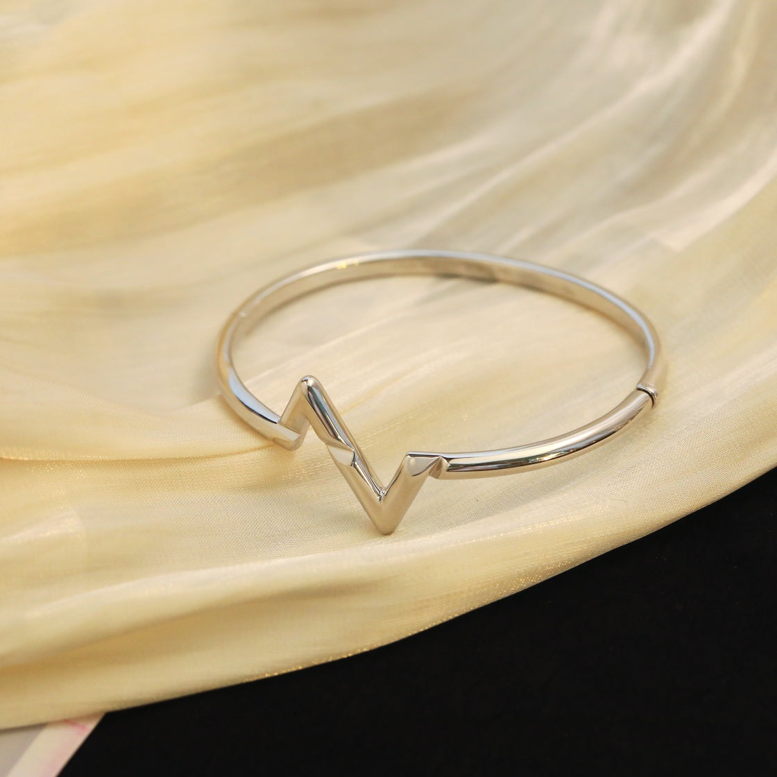 [Love Aura]VOLTE UPSITE DOWN BRACELET