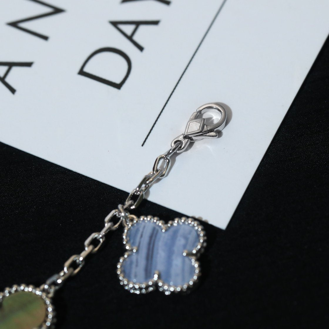 [Love Aura]CLOVER BRACELET 5 MOTIFS MOP CHALCEDONY SILVER