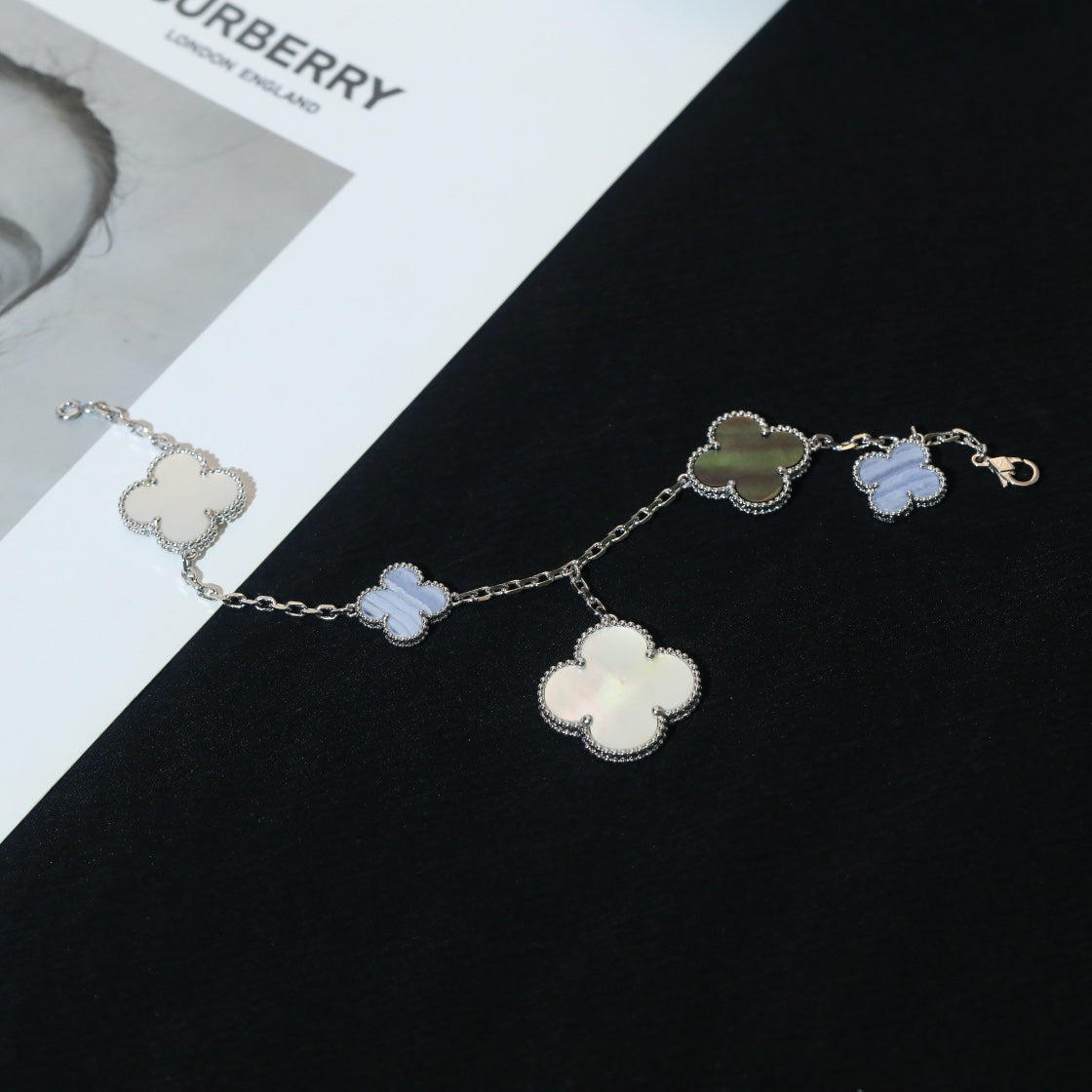 [Love Aura]CLOVER BRACELET 5 MOTIFS MOP CHALCEDONY SILVER