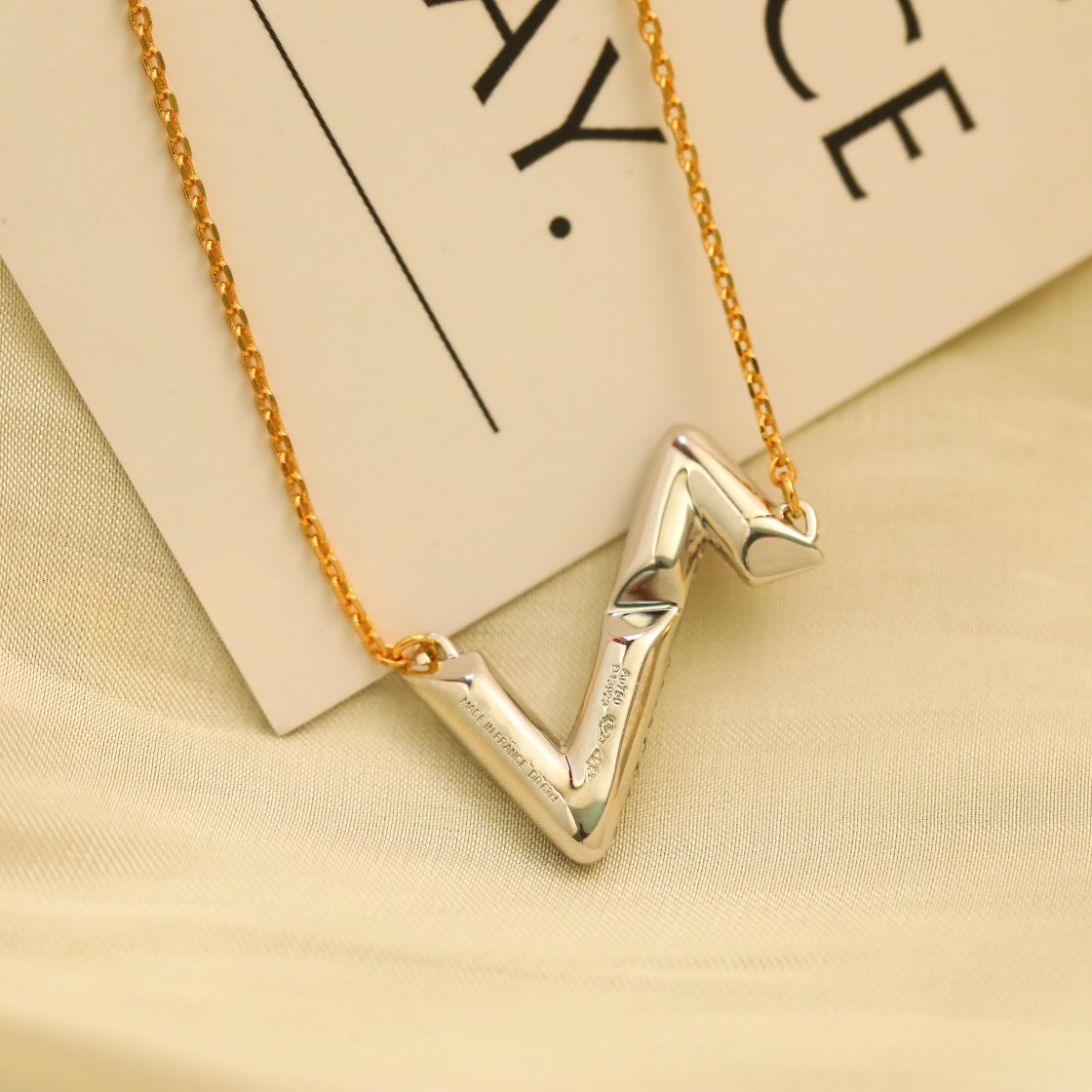 [Love Aura]VOLT SILVER DIAMOND PEDANT NECKLACE