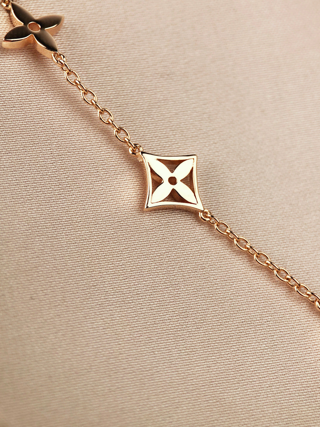 [Love Aura]STAR AND SUN 7 MOTIFS GOLD BRACELET