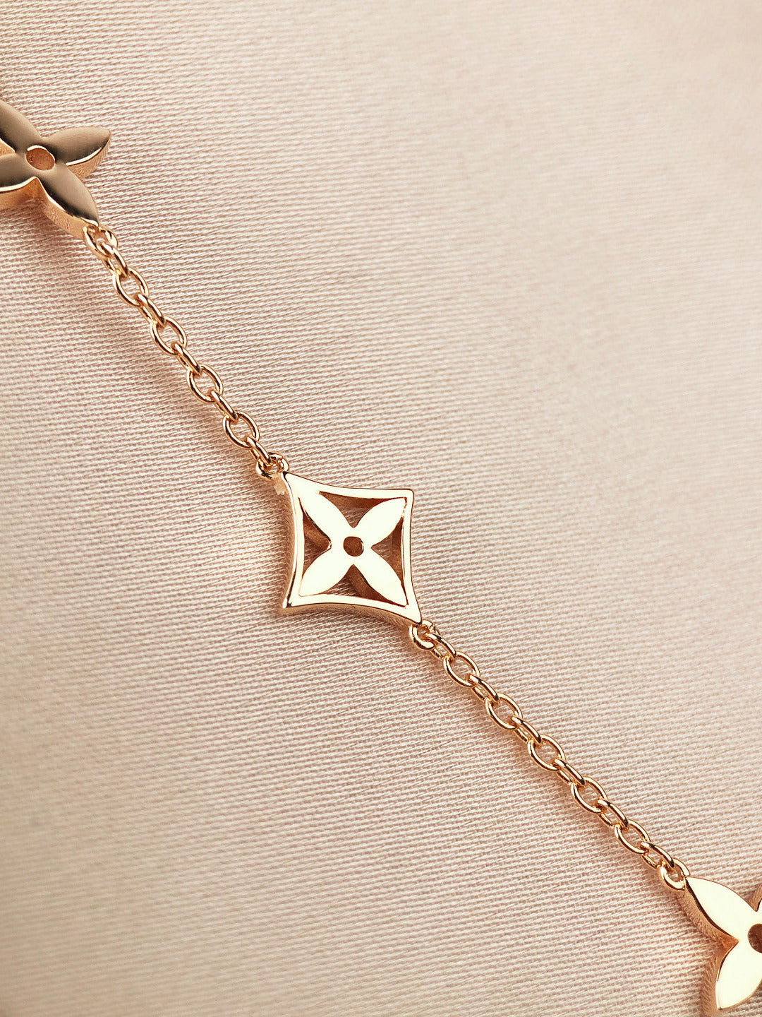 [Love Aura]STAR AND SUN 7 MOTIFS GOLD BRACELET