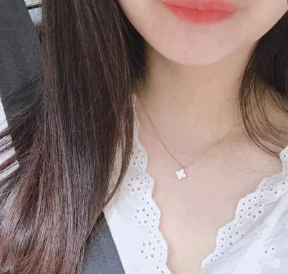 [Love Aura]CLOVER MINI 9.5MM WHITE MOTHER-OF-PEARL NECKLACE