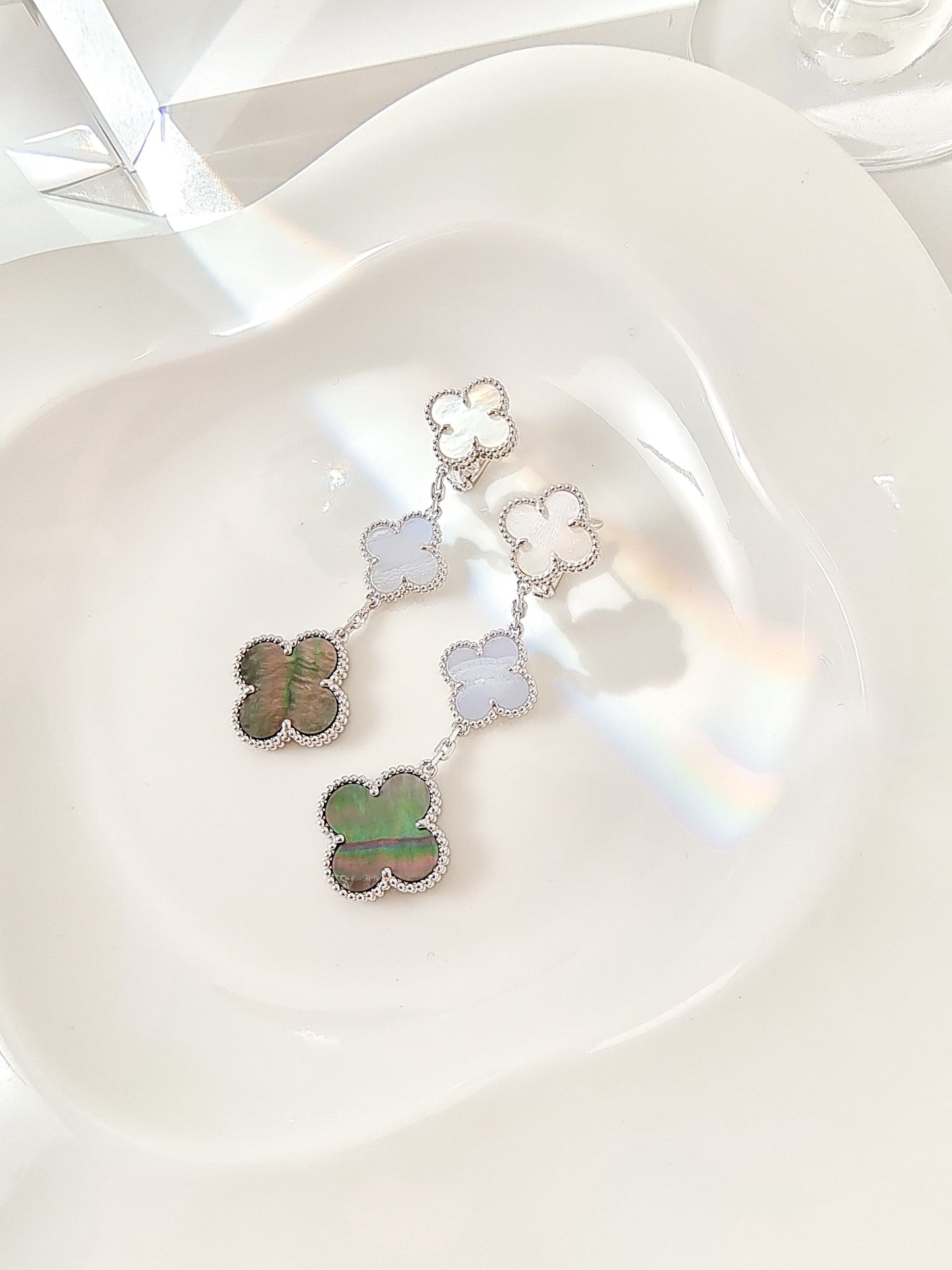[Love Aura]CLOVER 3 MOTIFS CHALCEDONY DARK MOP SILVER EARRINGS