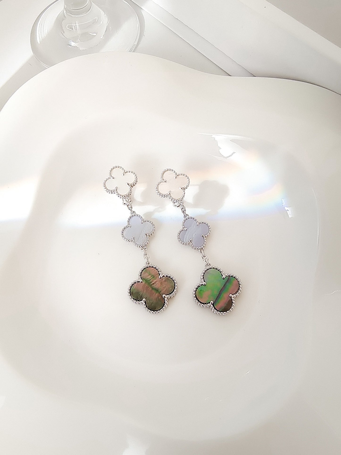 [Love Aura]CLOVER 3 MOTIFS CHALCEDONY DARK MOP SILVER EARRINGS