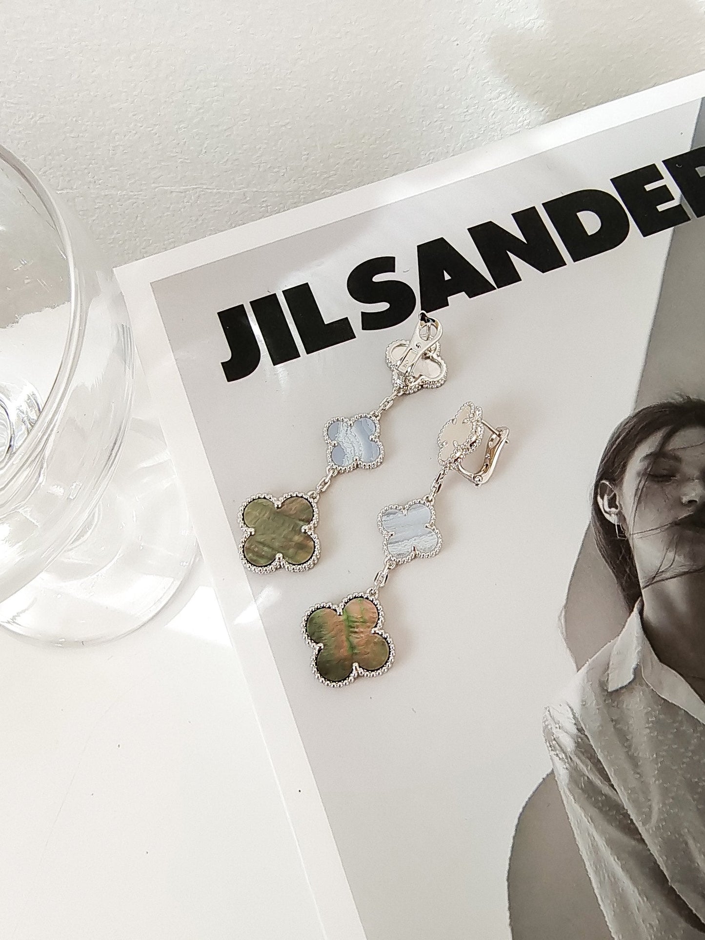 [Love Aura]CLOVER 3 MOTIFS CHALCEDONY DARK MOP SILVER EARRINGS