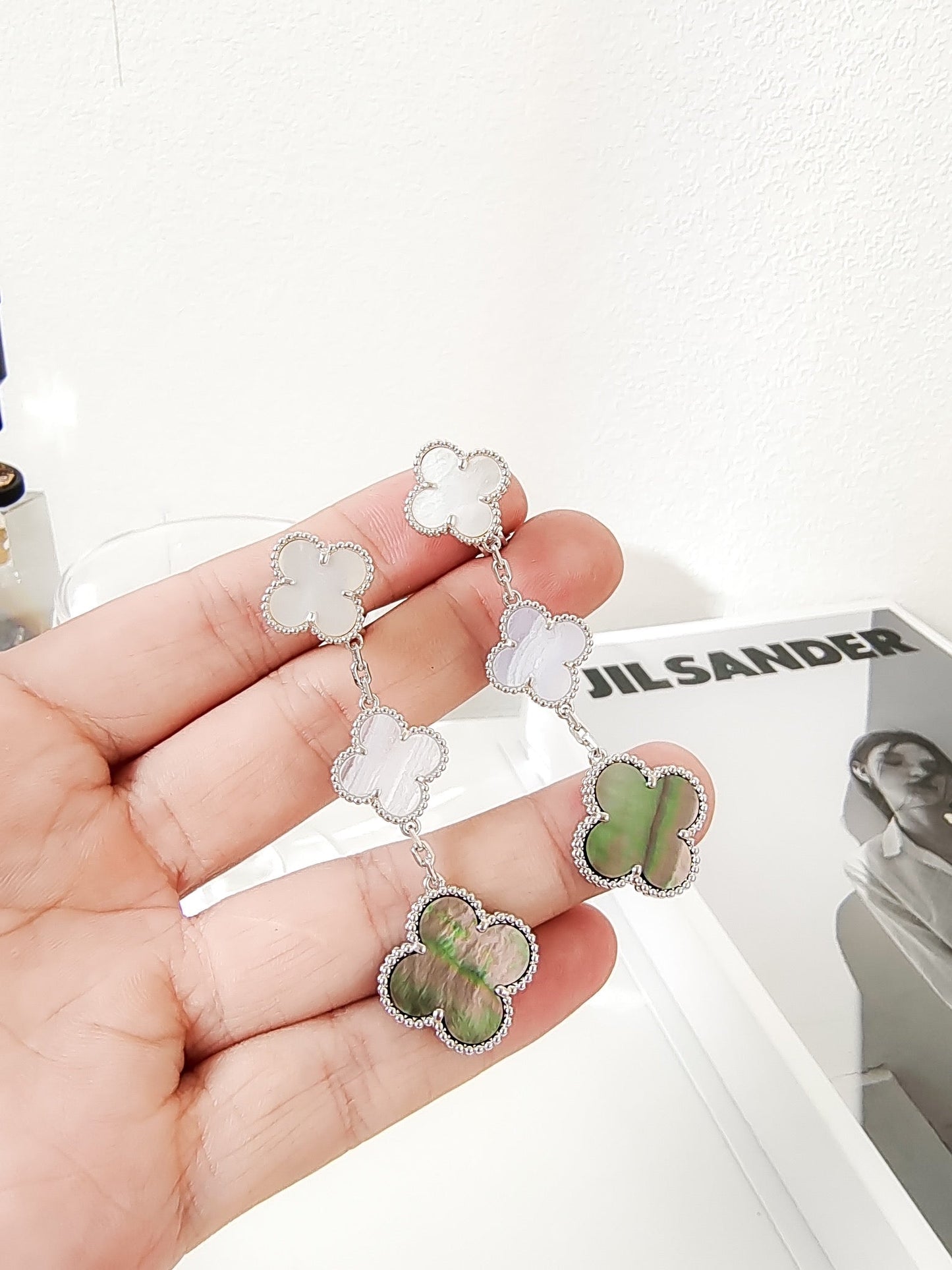 [Love Aura]CLOVER 3 MOTIFS CHALCEDONY DARK MOP SILVER EARRINGS