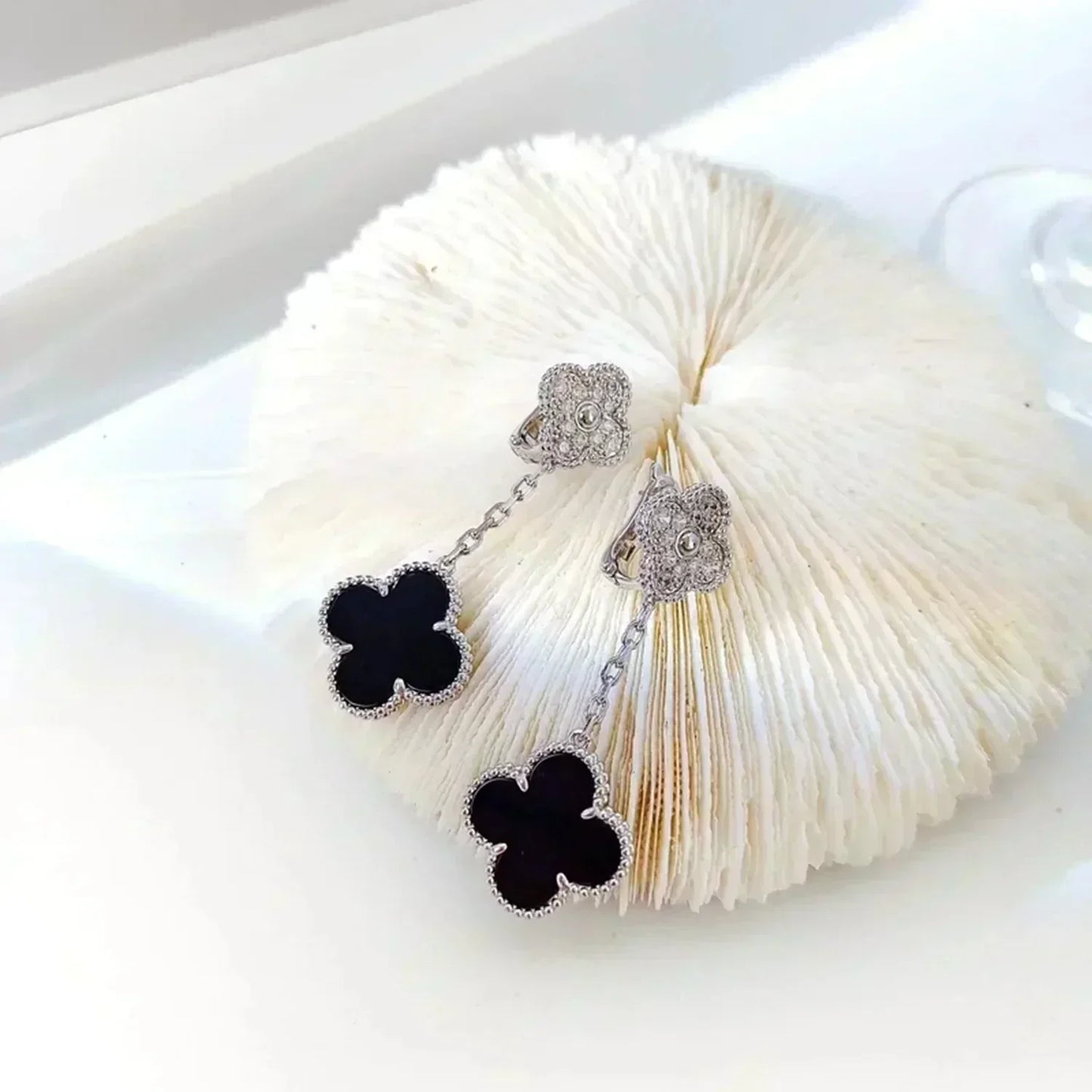 [Love Aura]CLOVER 2 MOTIFS  DIAMOND ONYX EARRINGS SILVER