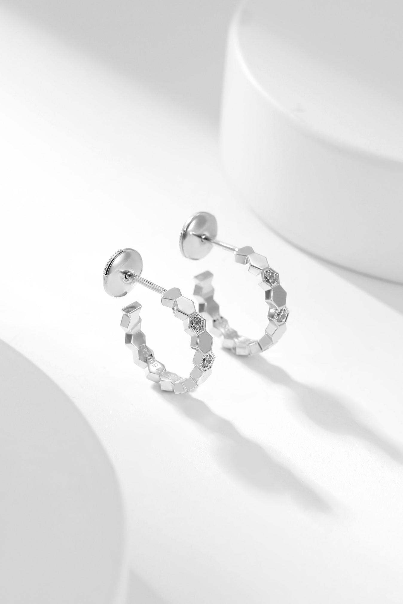 [Love Aura]BEE LOVE DIAMOND HOOP EARRINGS